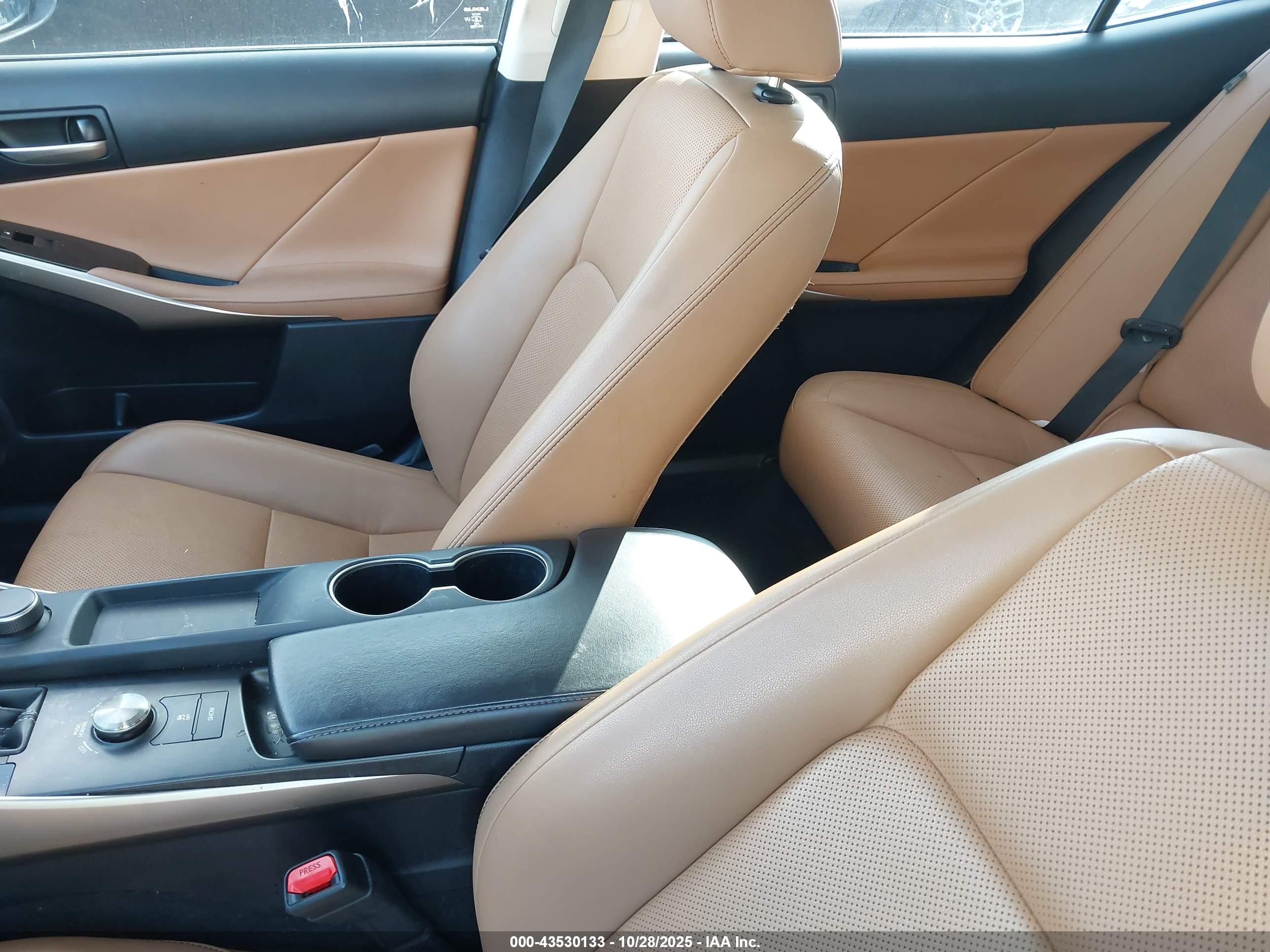 LEXUS IS image 8