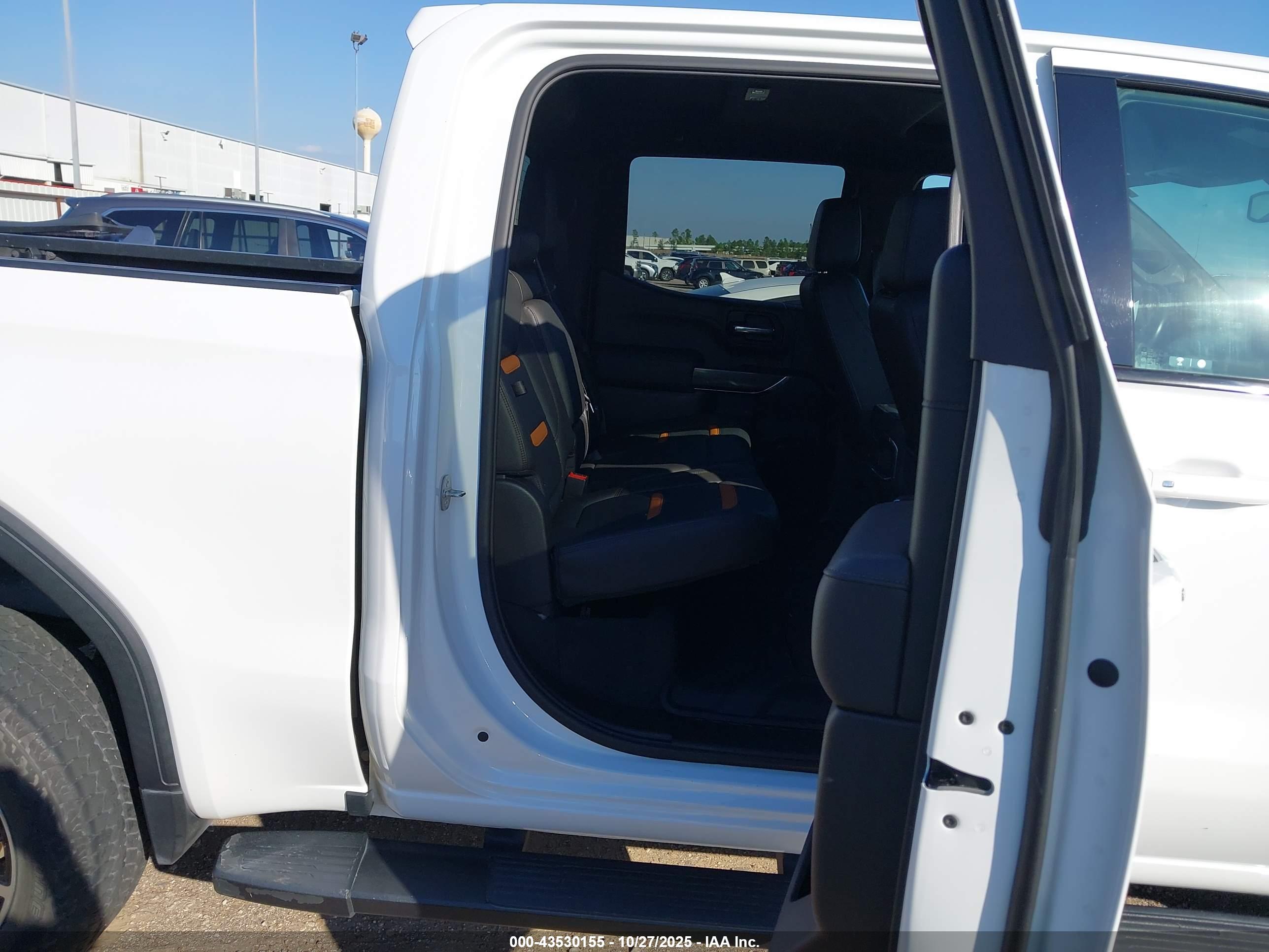 GMC SIERRA image 8