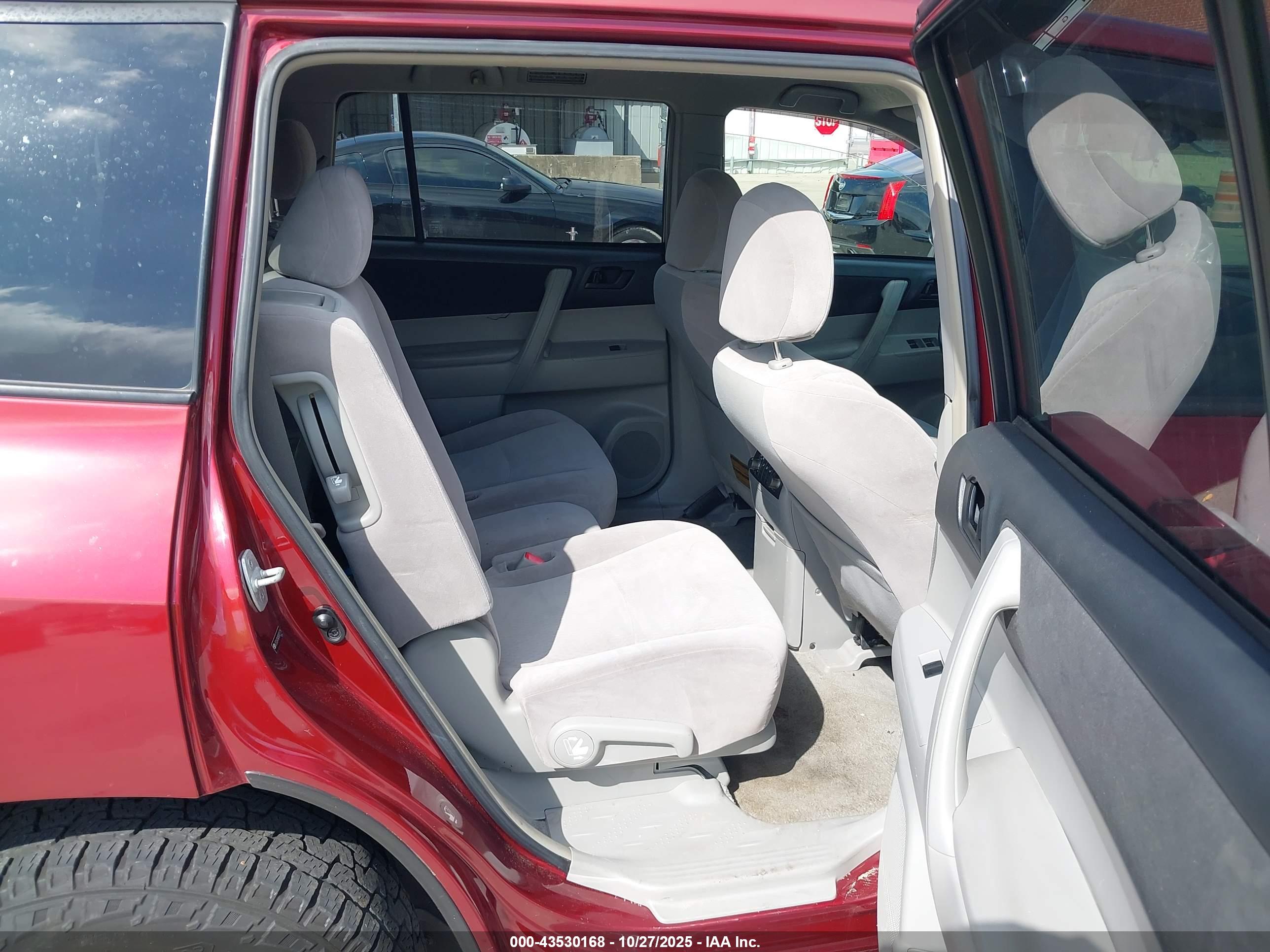 TOYOTA HIGHLANDER image 8
