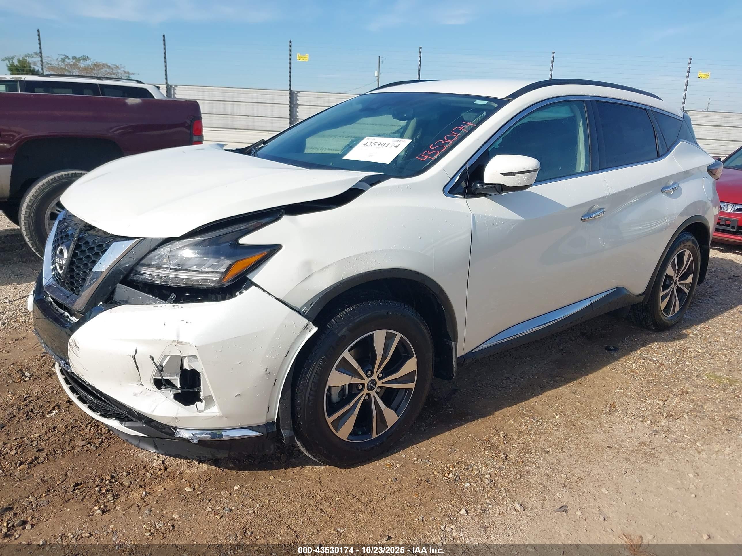 NISSAN MURANO image 2