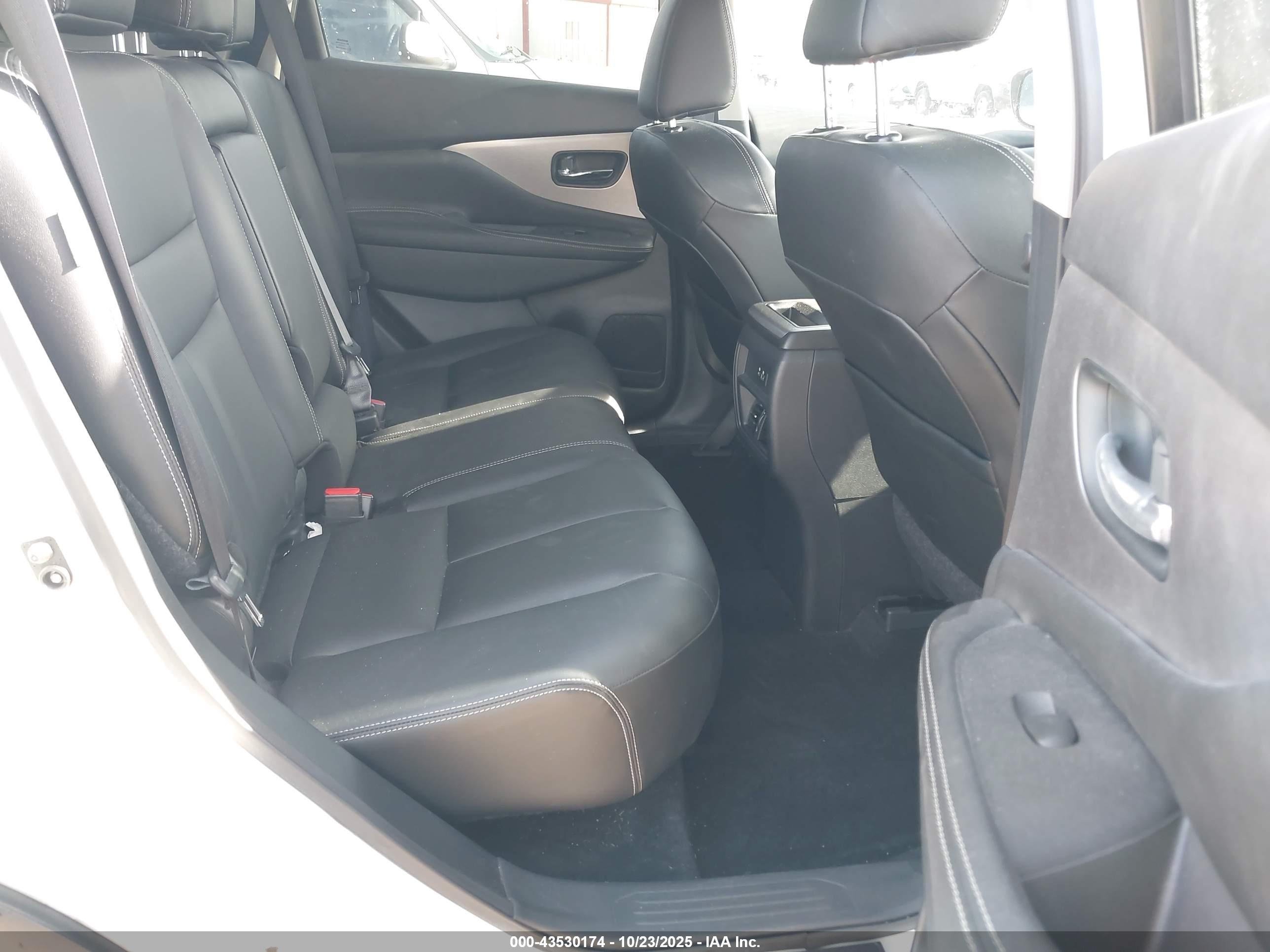 NISSAN MURANO image 8