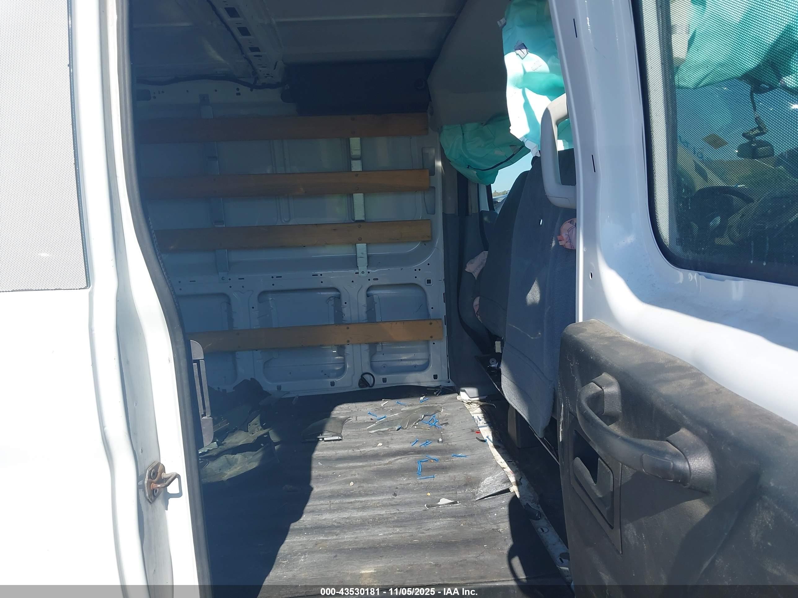 FORD TRANSIT-250 image 8