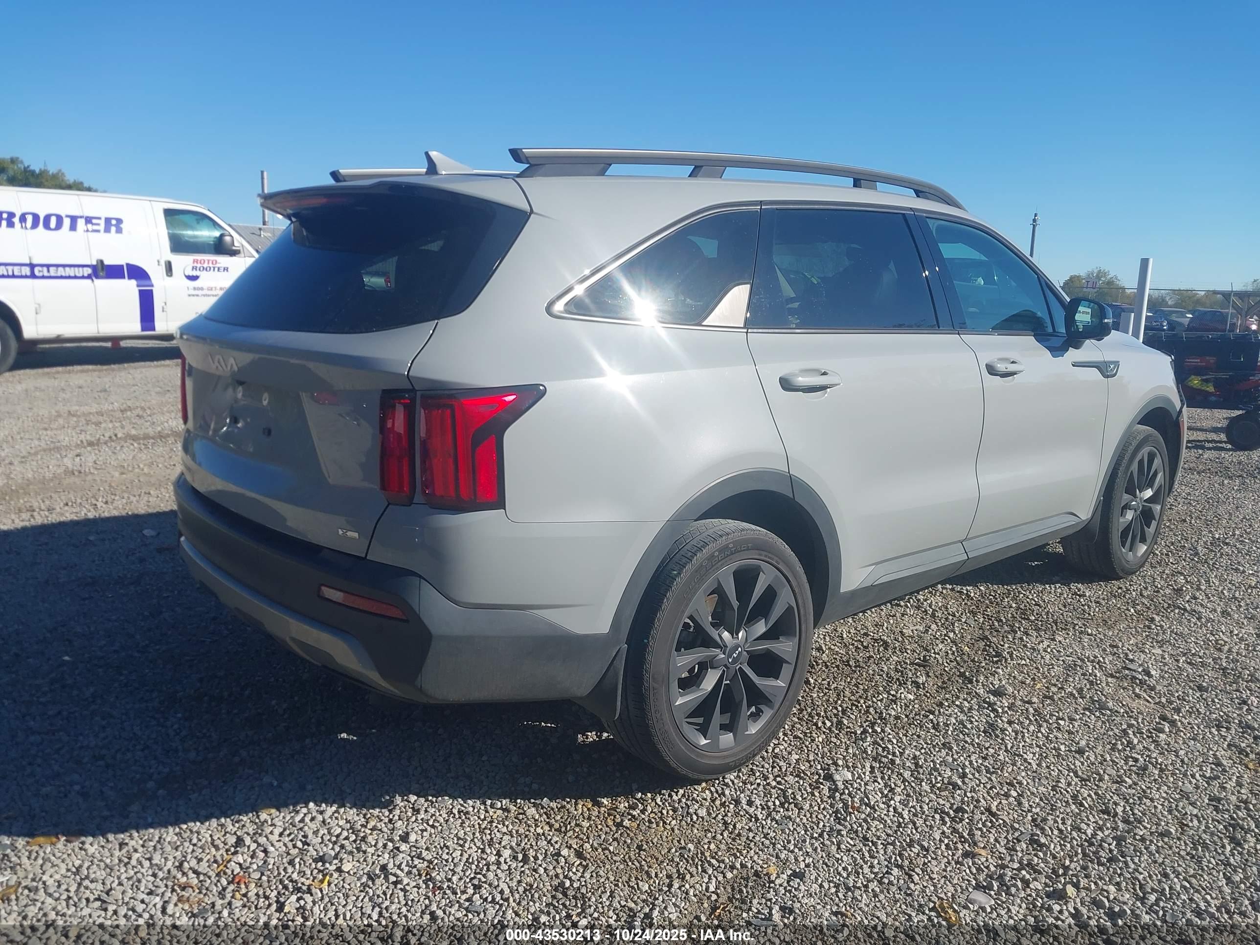 KIA SORENTO image 4