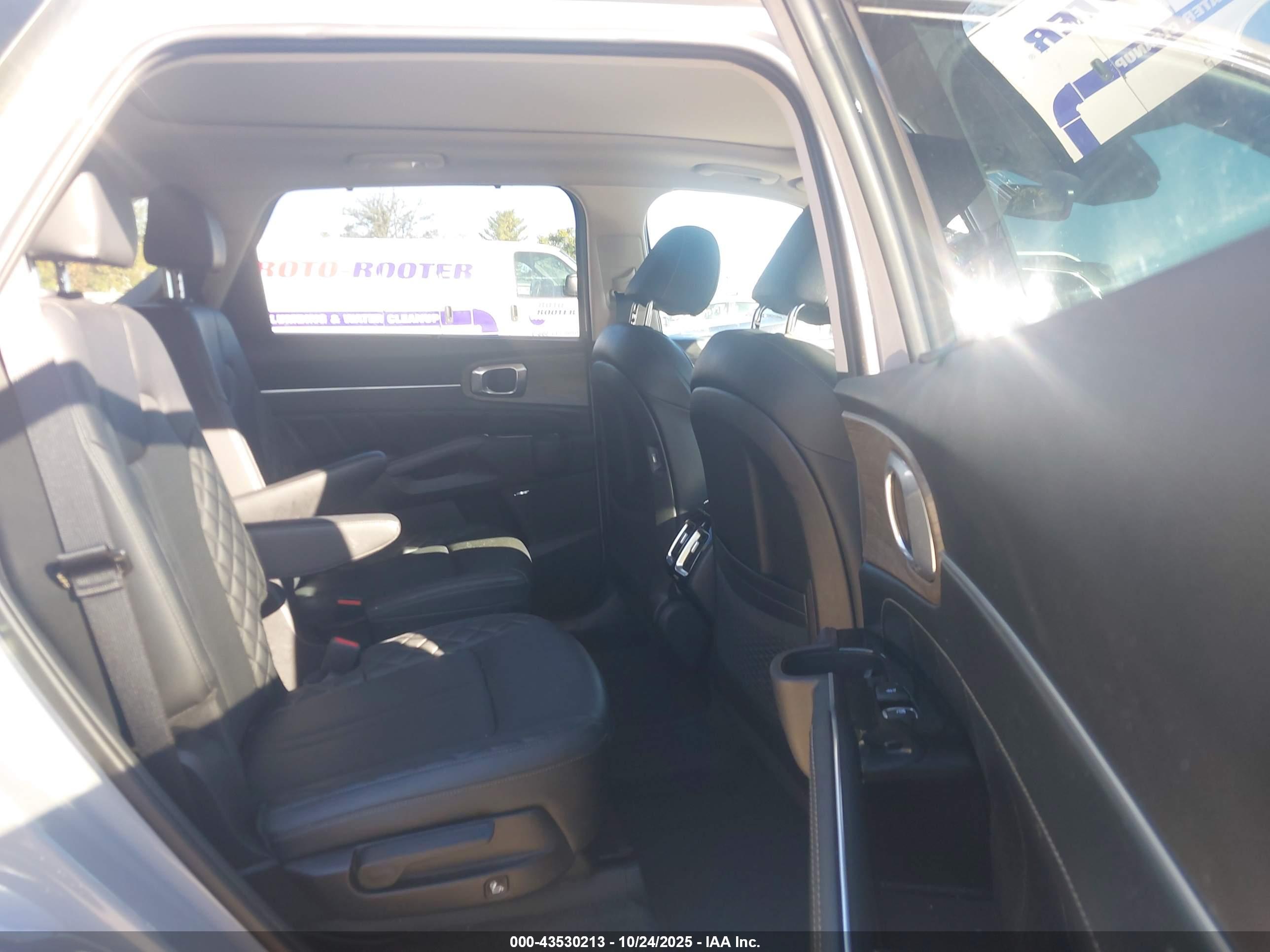 KIA SORENTO image 8