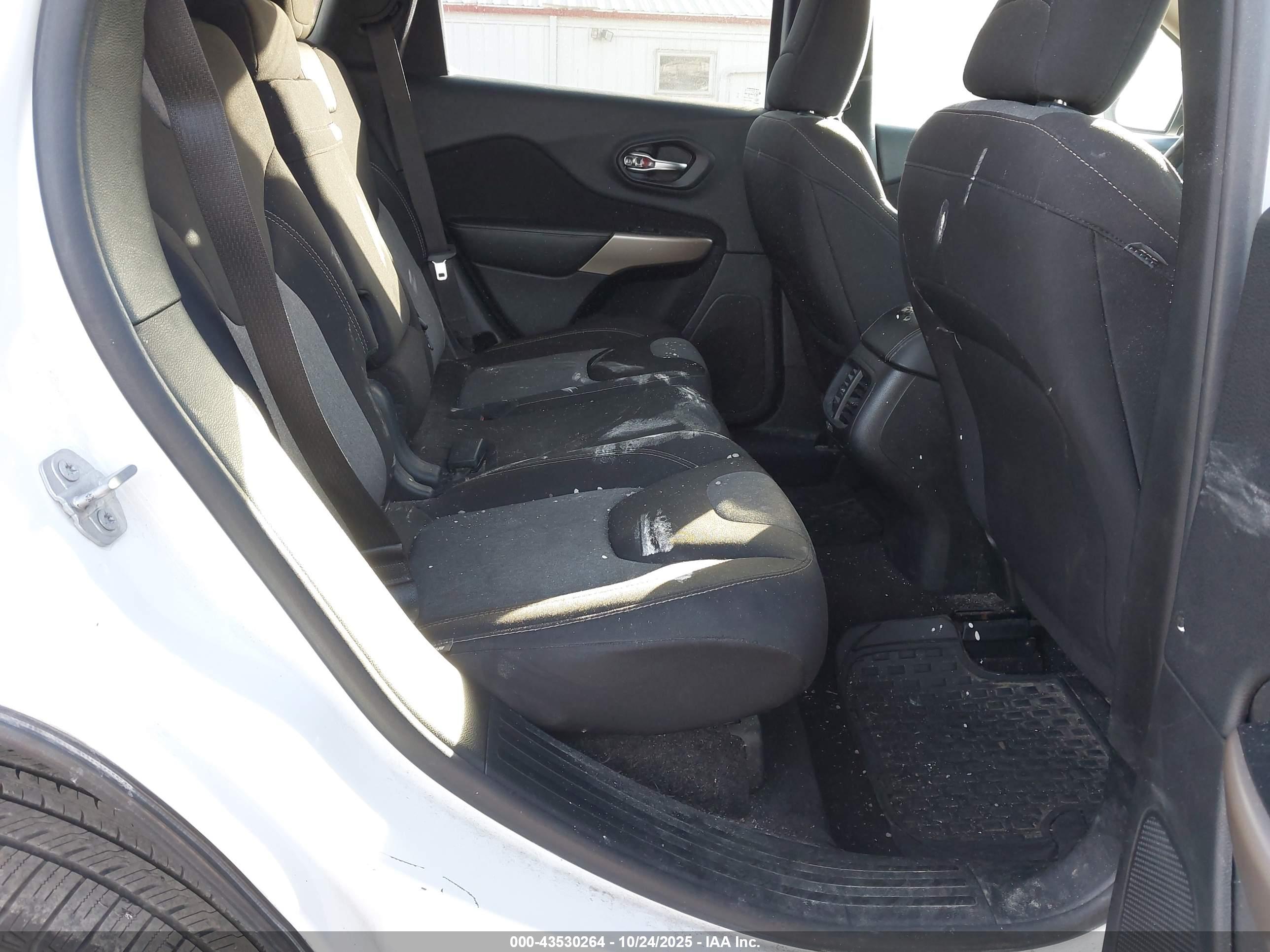 JEEP CHEROKEE image 8