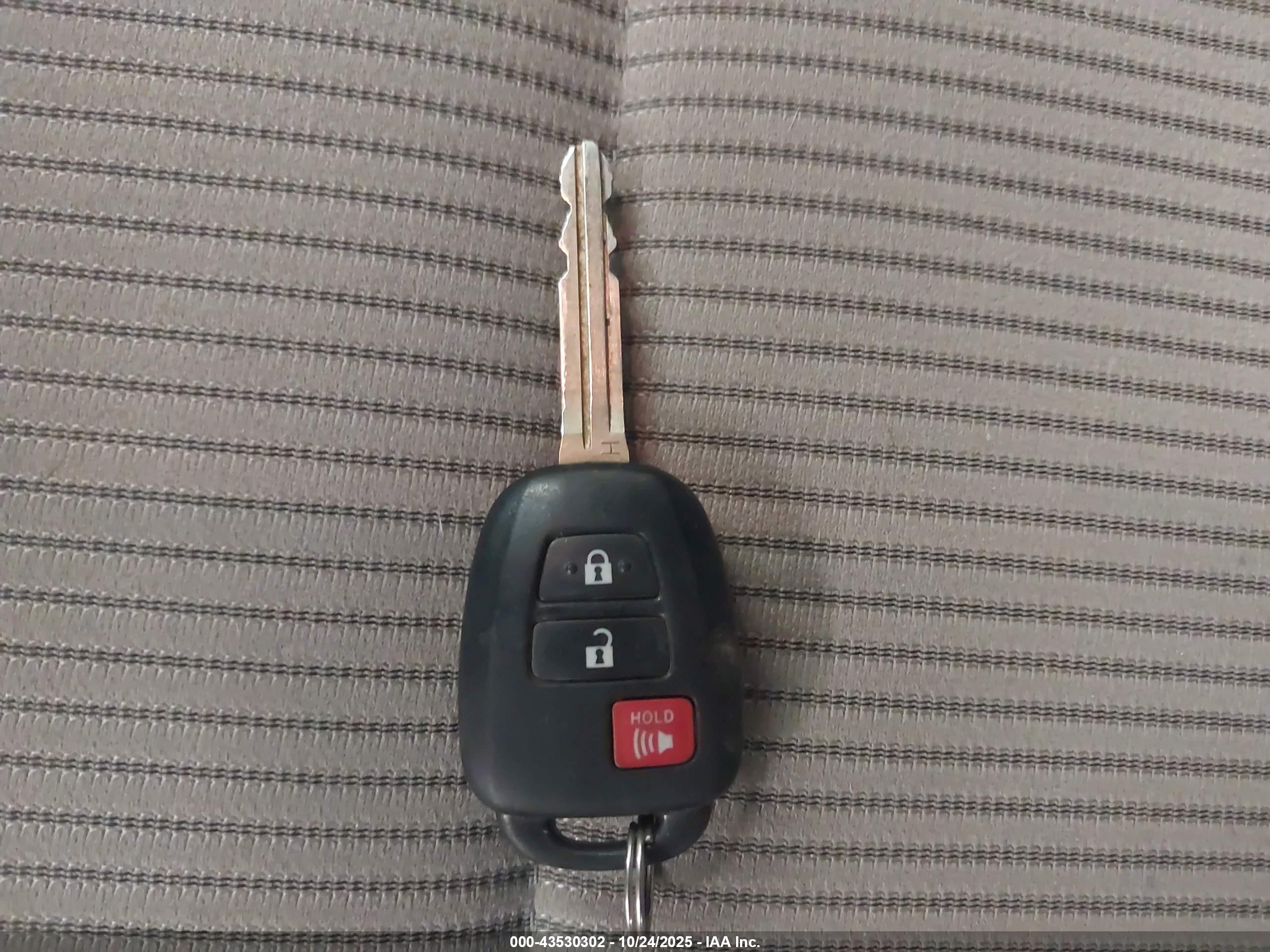 TOYOTA RAV4 image 11