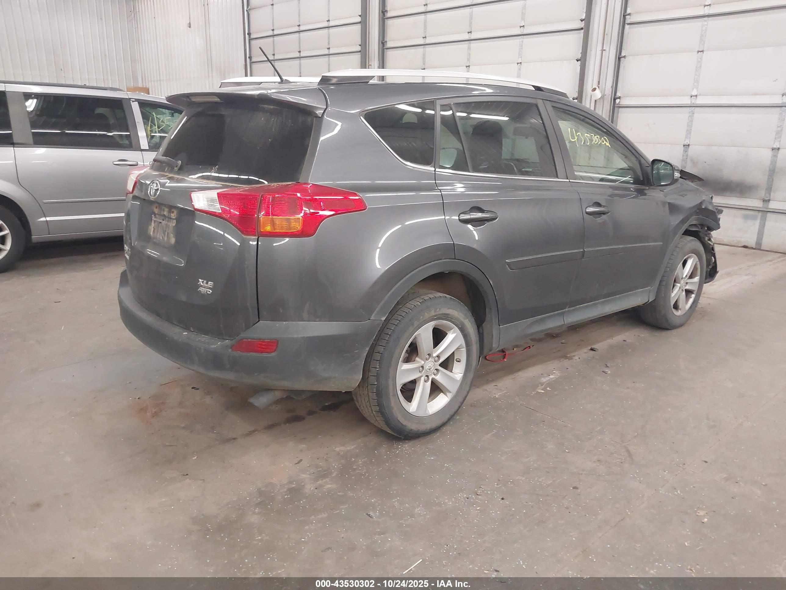 TOYOTA RAV4 image 4