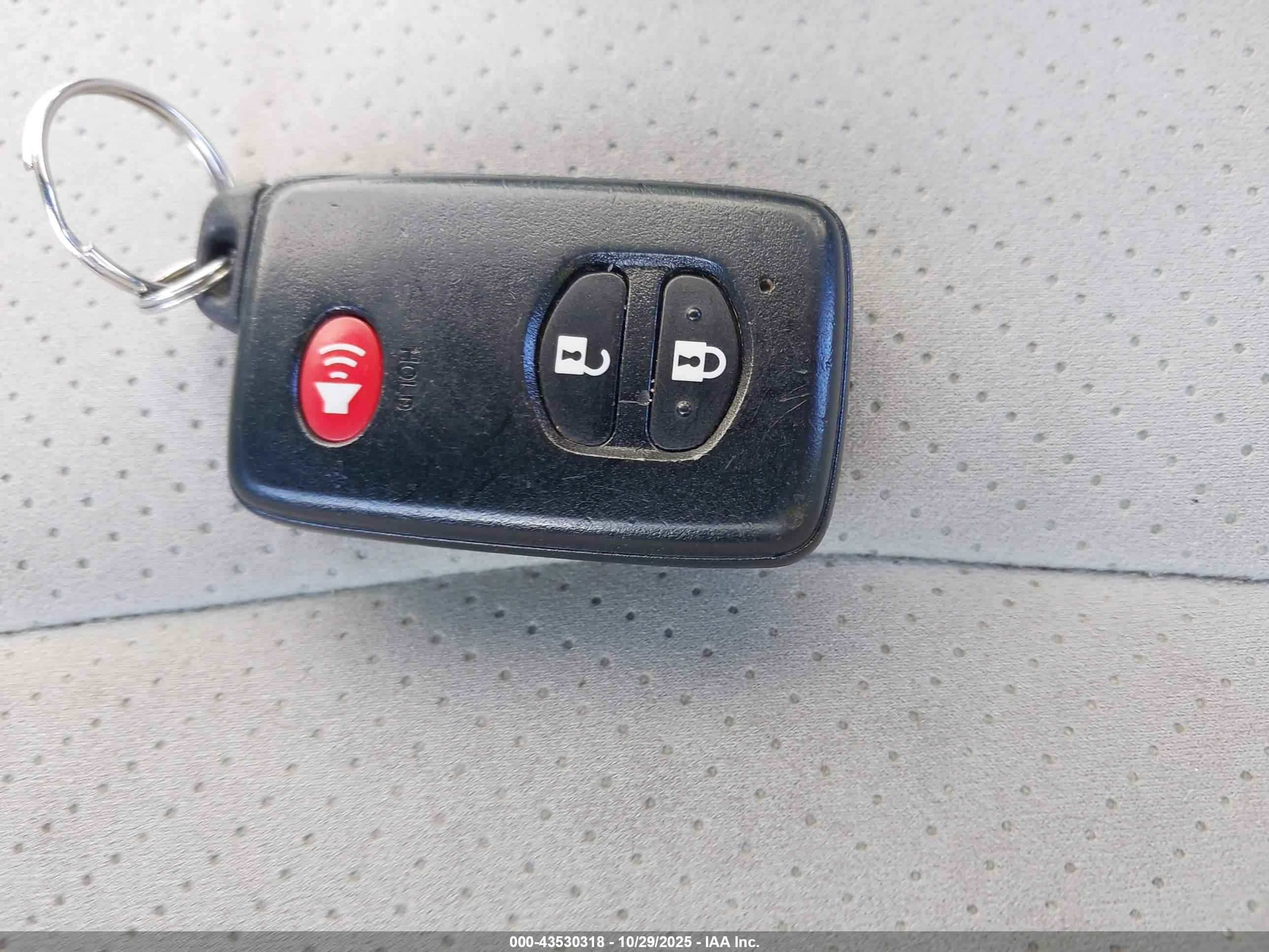TOYOTA PRIUS image 11