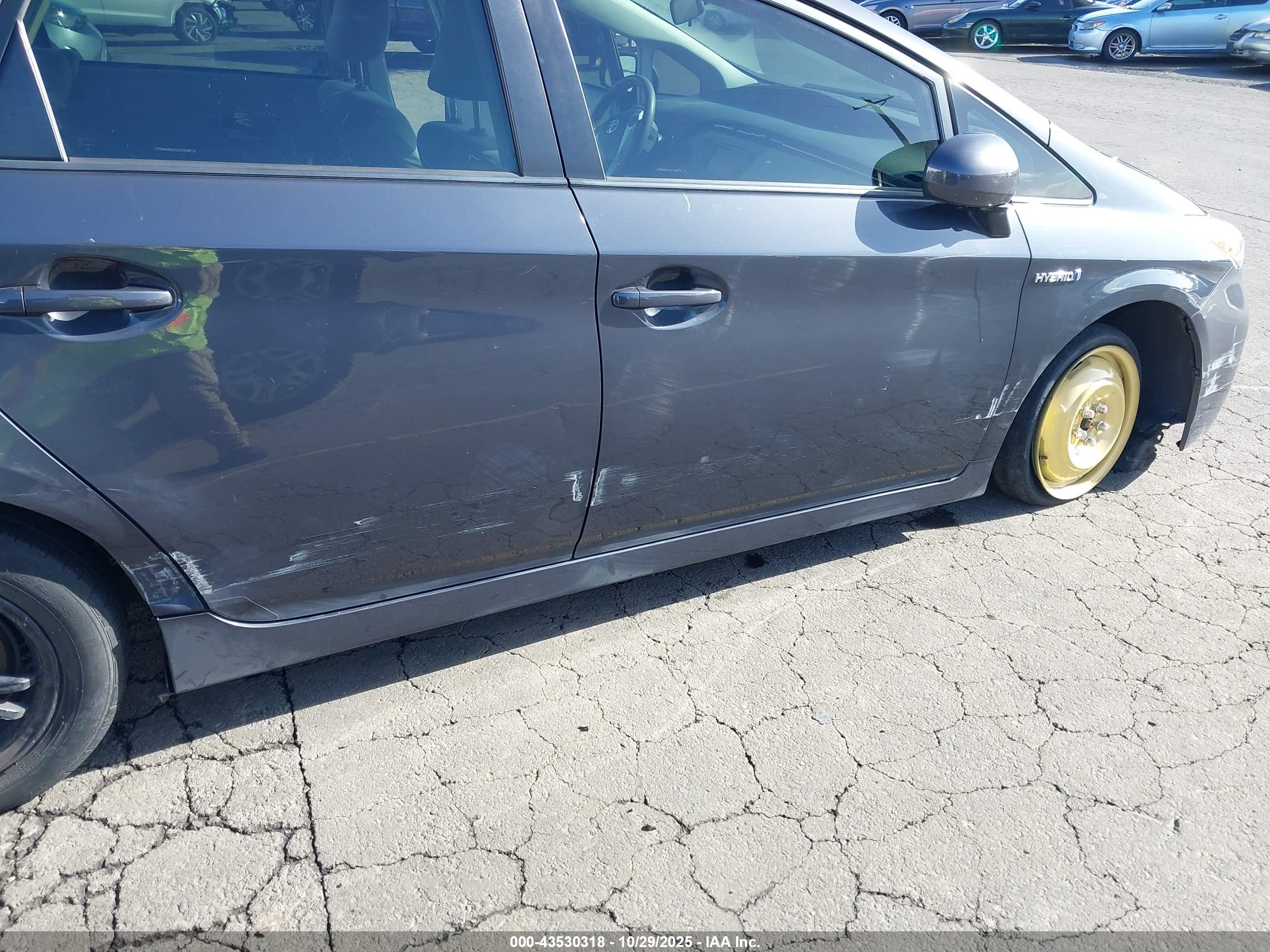 TOYOTA PRIUS image 6