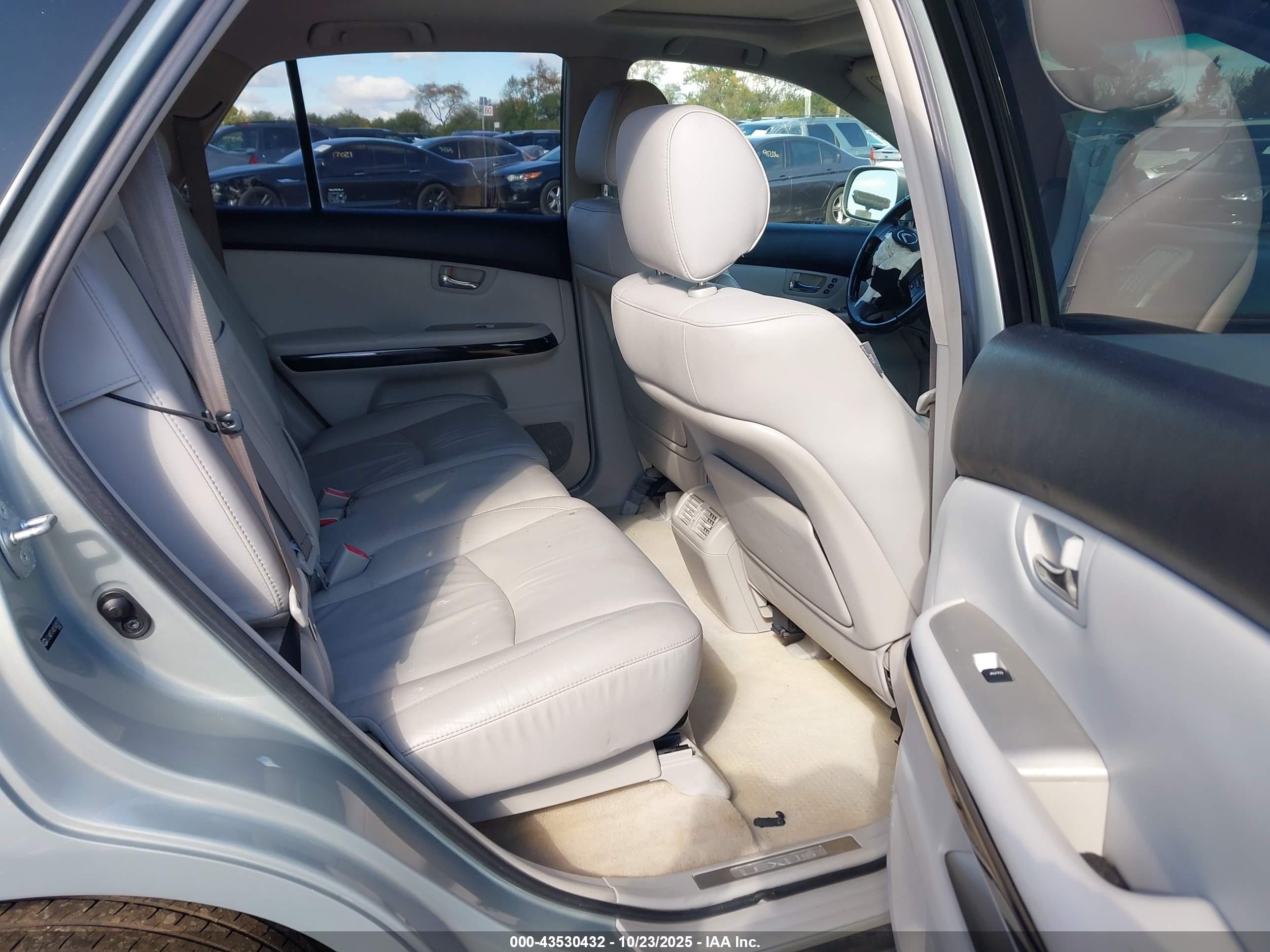LEXUS RX image 8