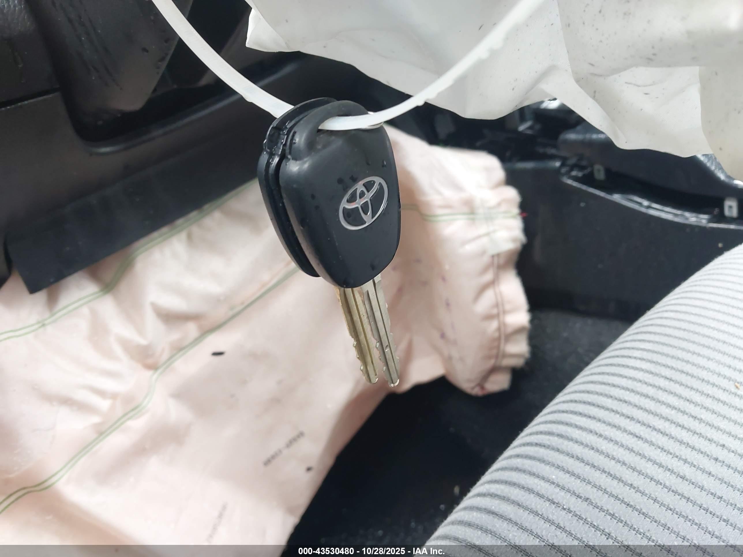 TOYOTA RAV4 image 11