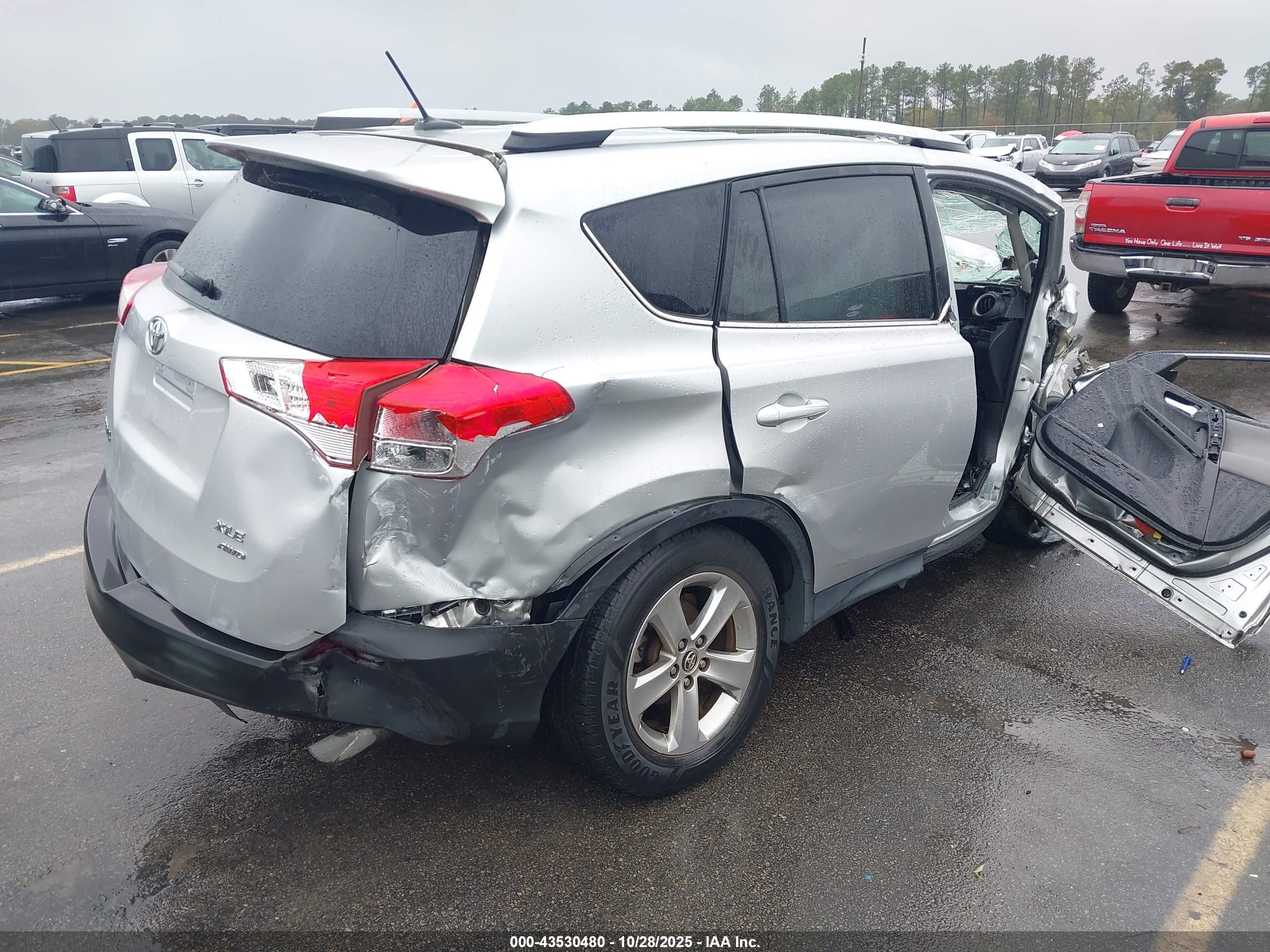 TOYOTA RAV4 image 4