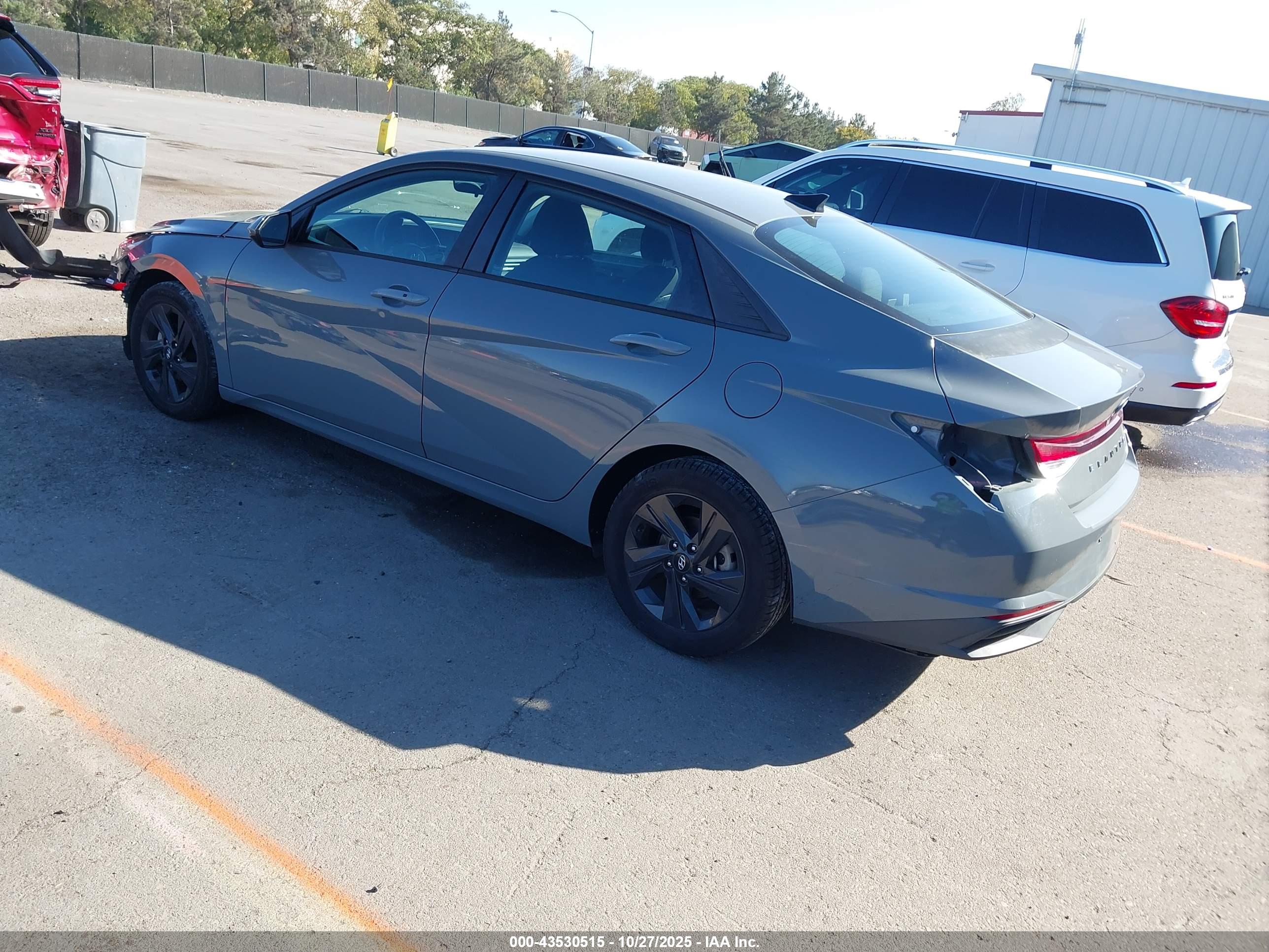 HYUNDAI ELANTRA image 3