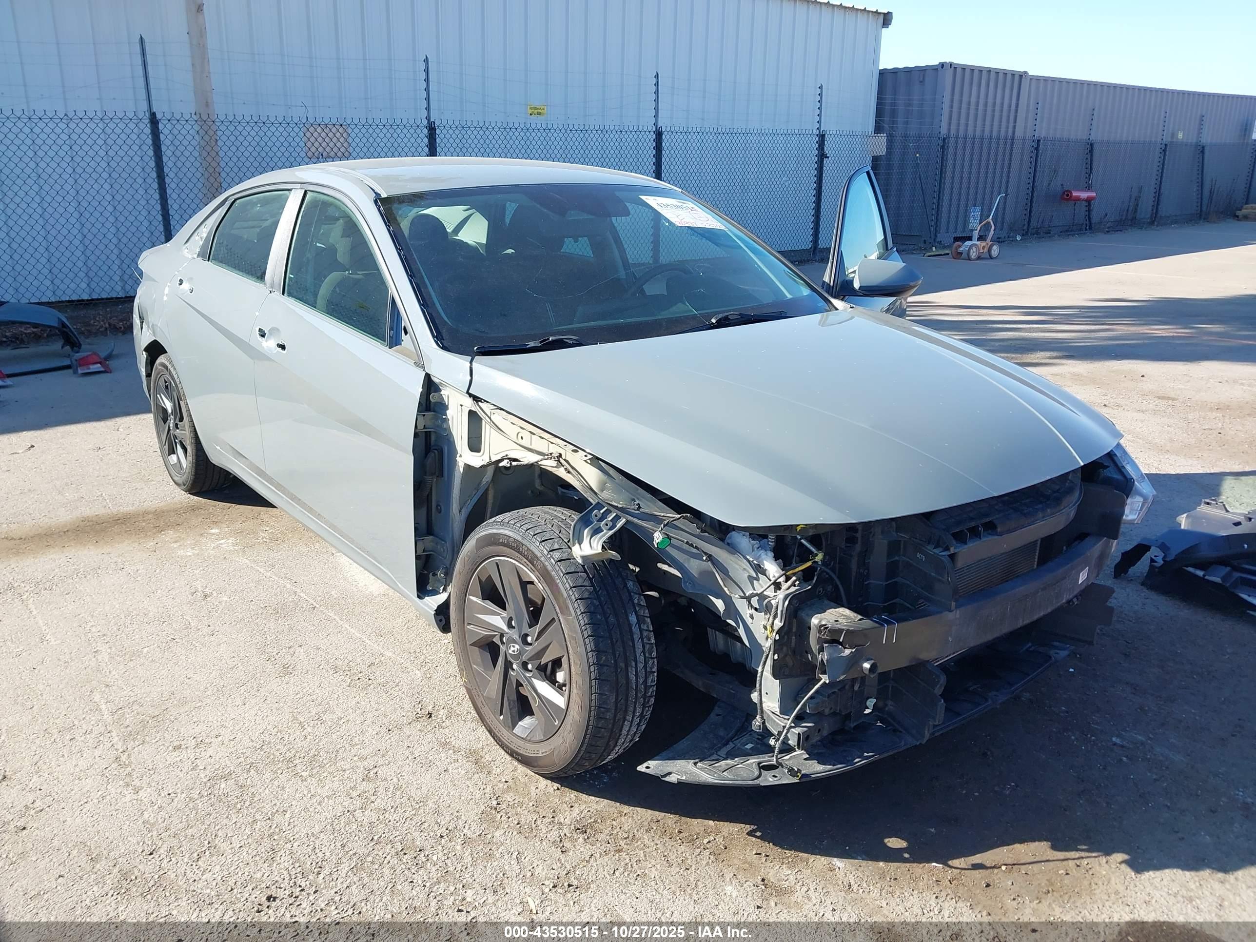 HYUNDAI ELANTRA image 6