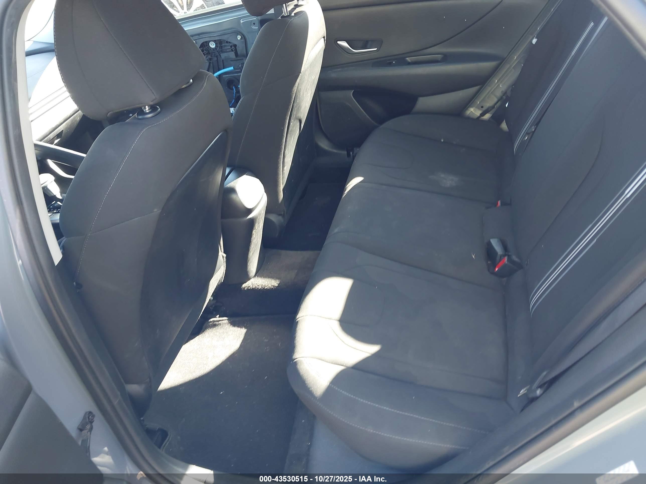 HYUNDAI ELANTRA image 8