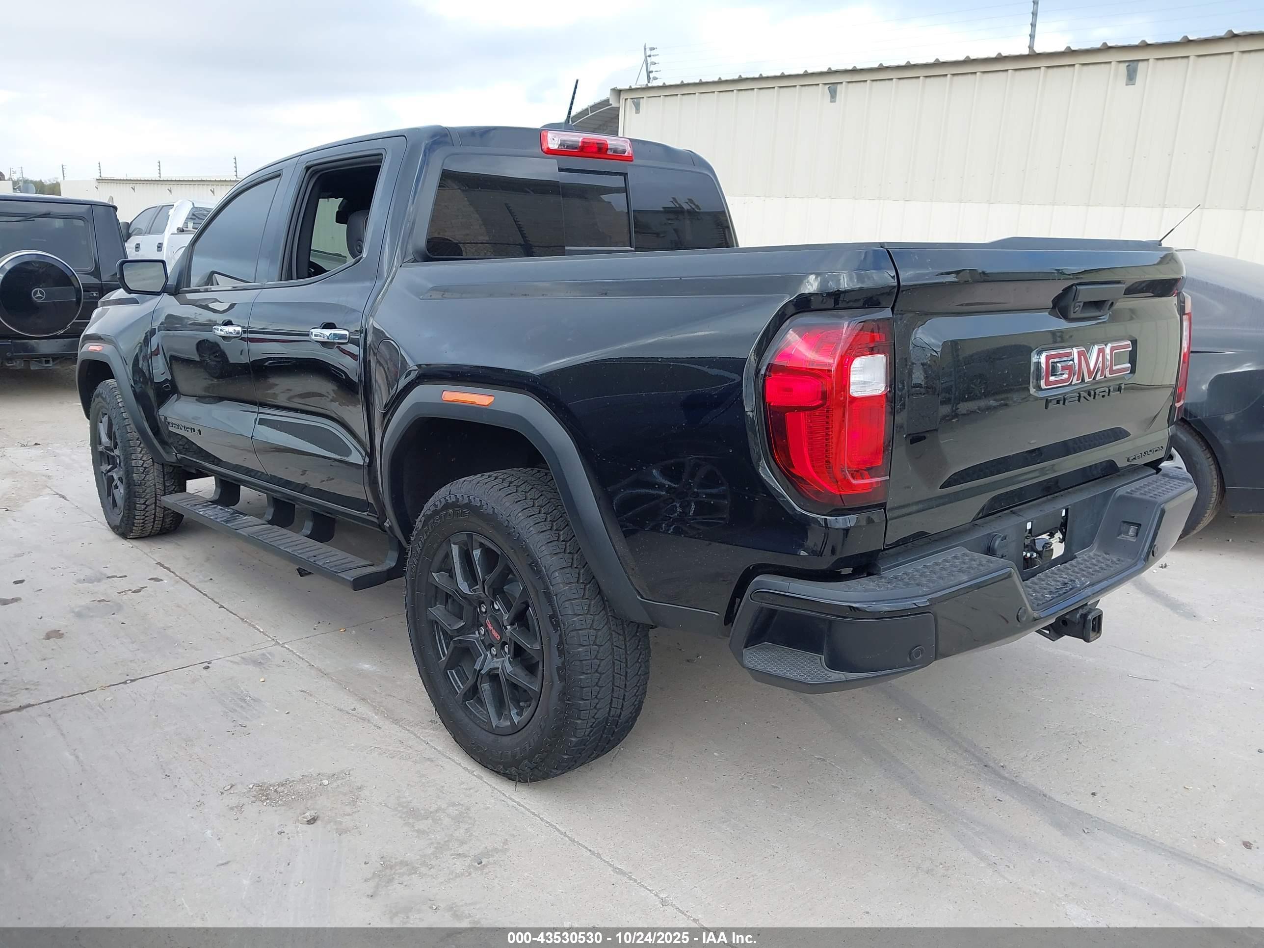 GMC CANYON image 3