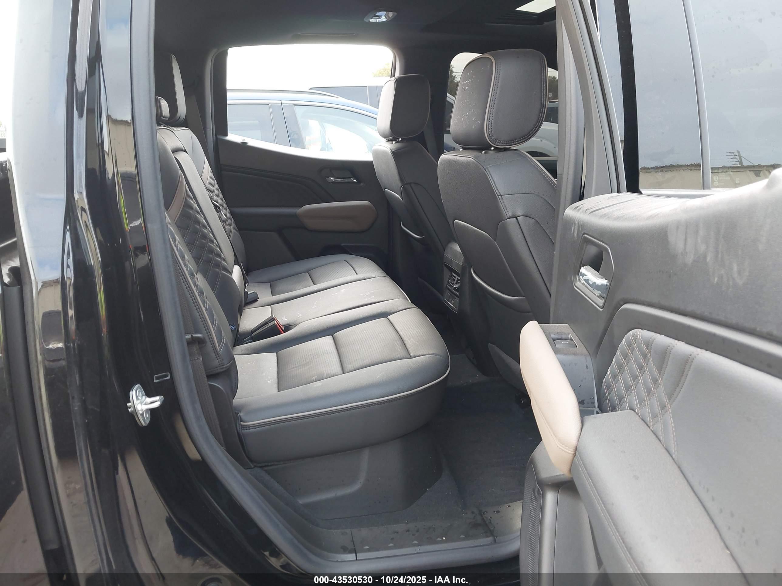 GMC CANYON image 8