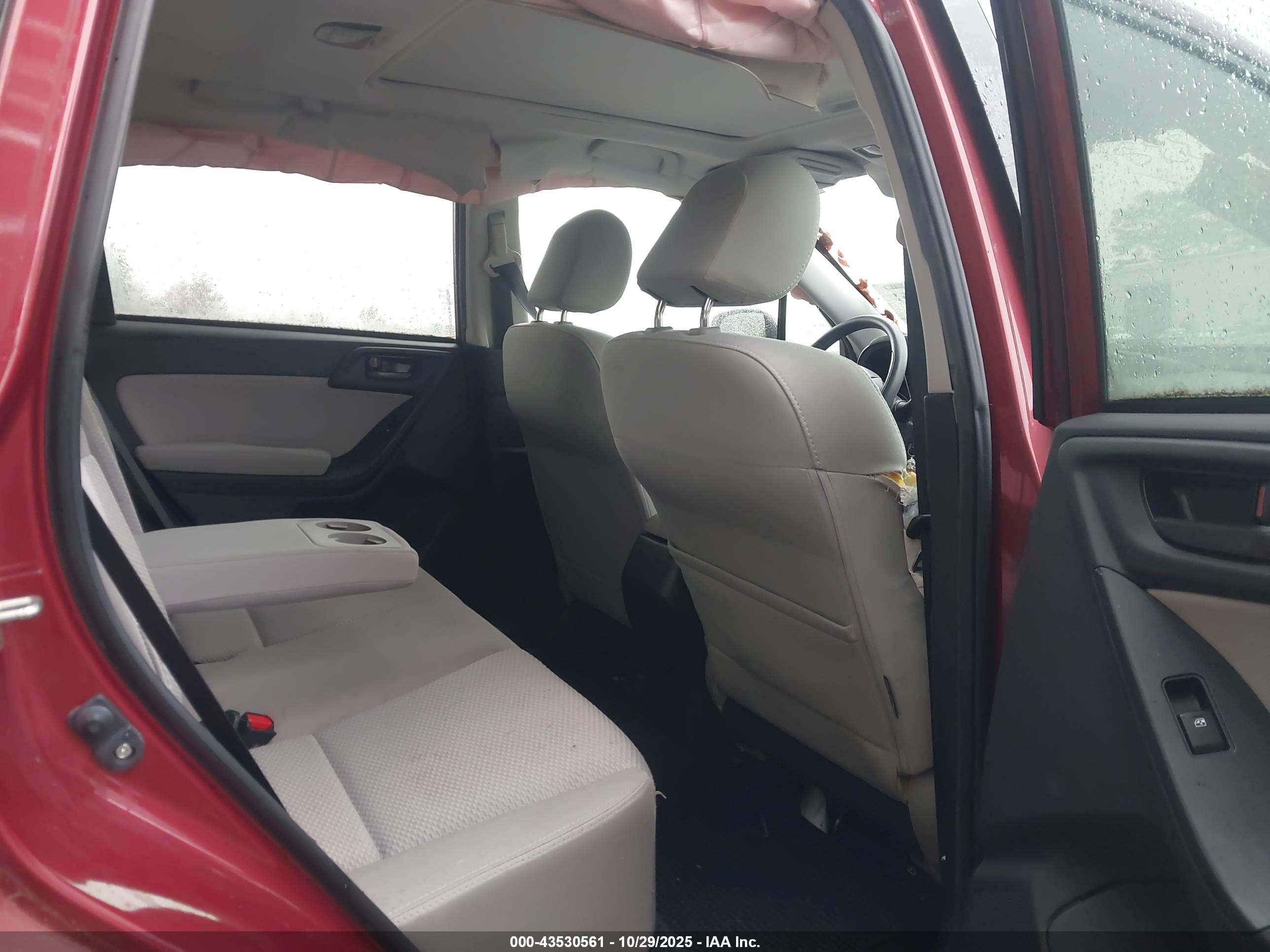 SUBARU FORESTER image 8