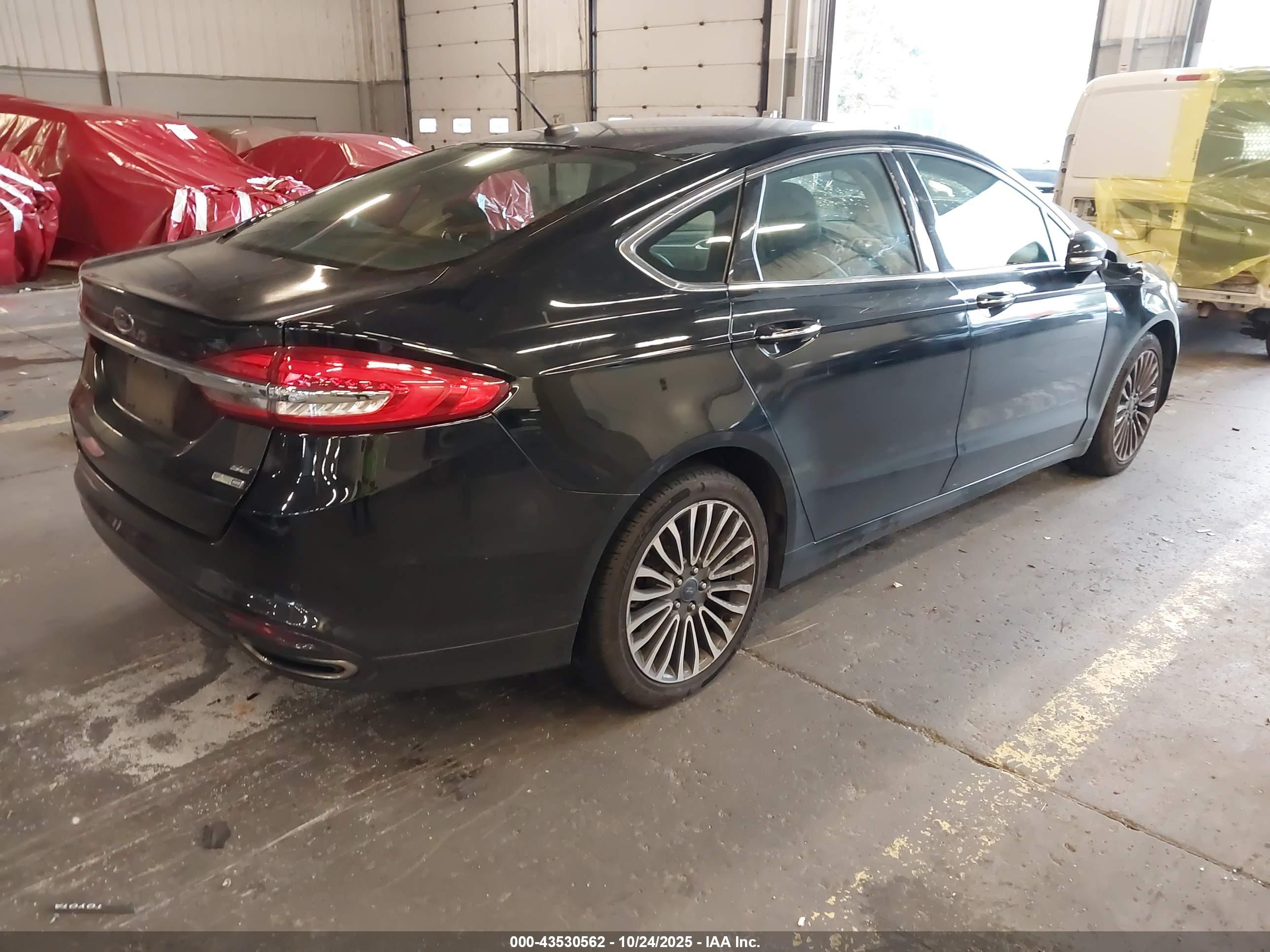 FORD FUSION image 4