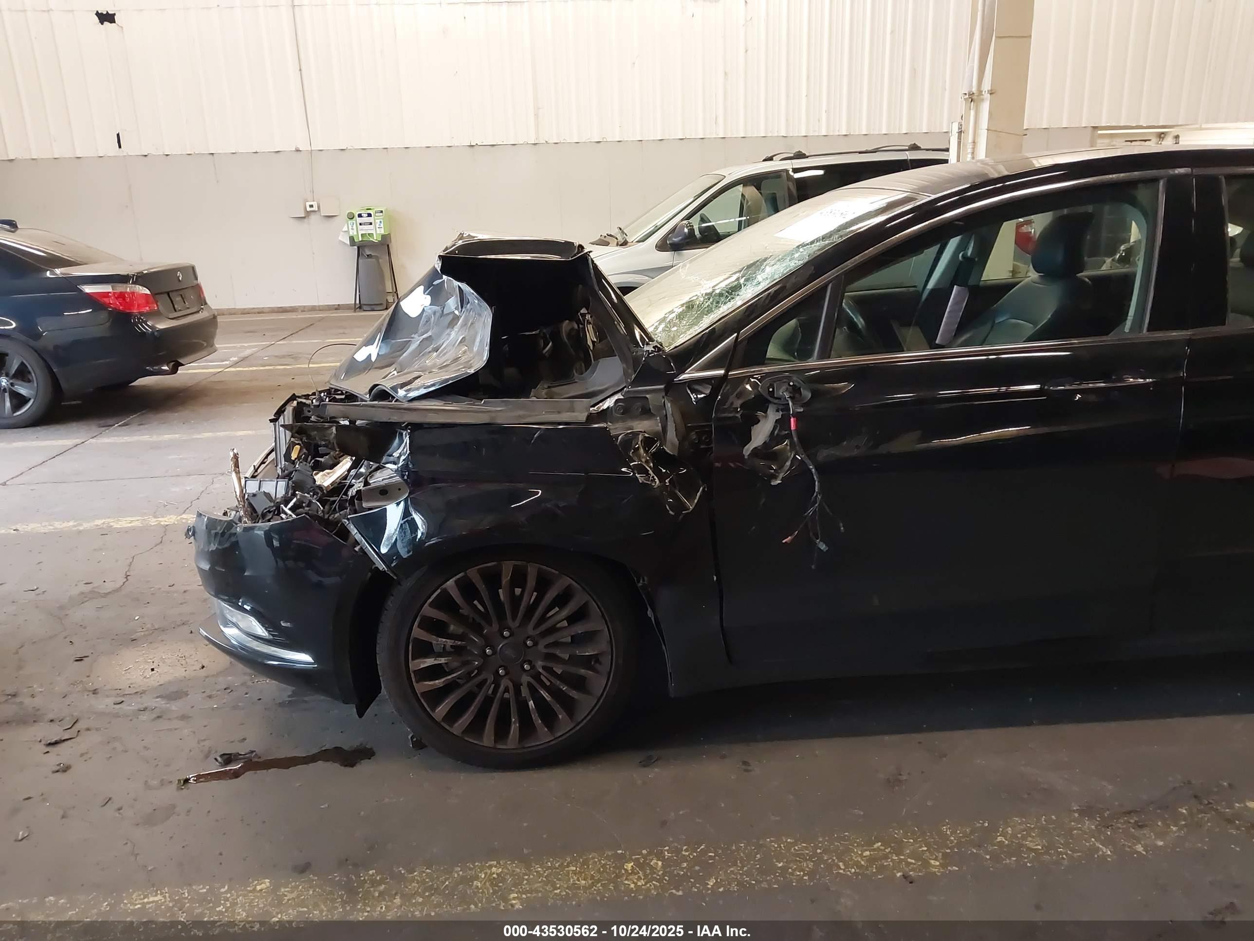 FORD FUSION image 6