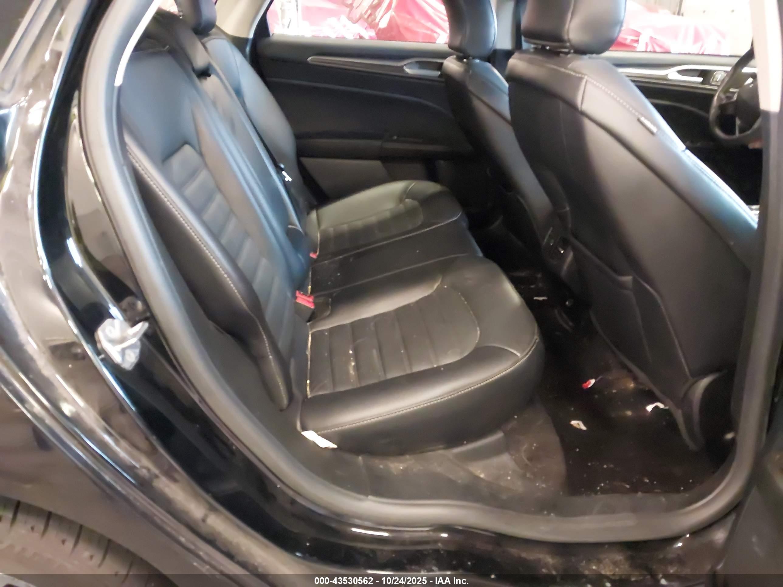 FORD FUSION image 8