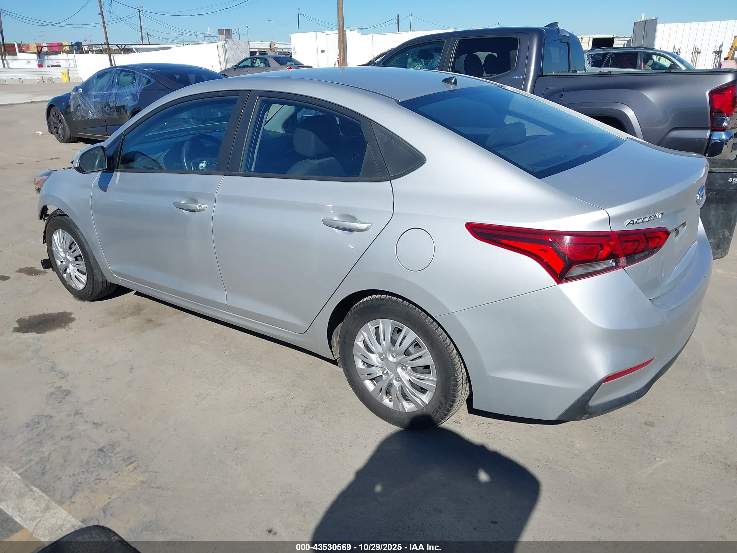 HYUNDAI ACCENT image 3