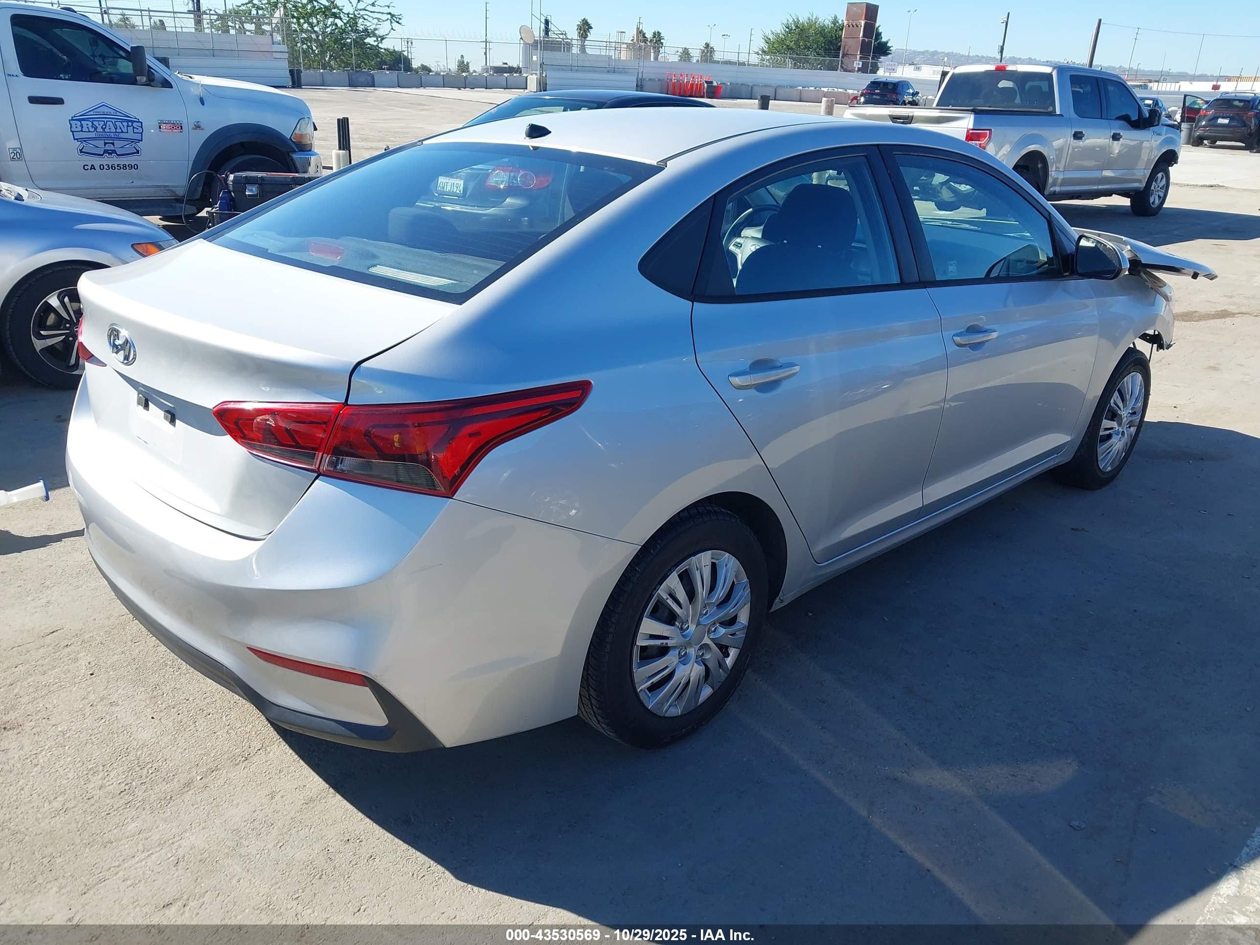 HYUNDAI ACCENT image 4