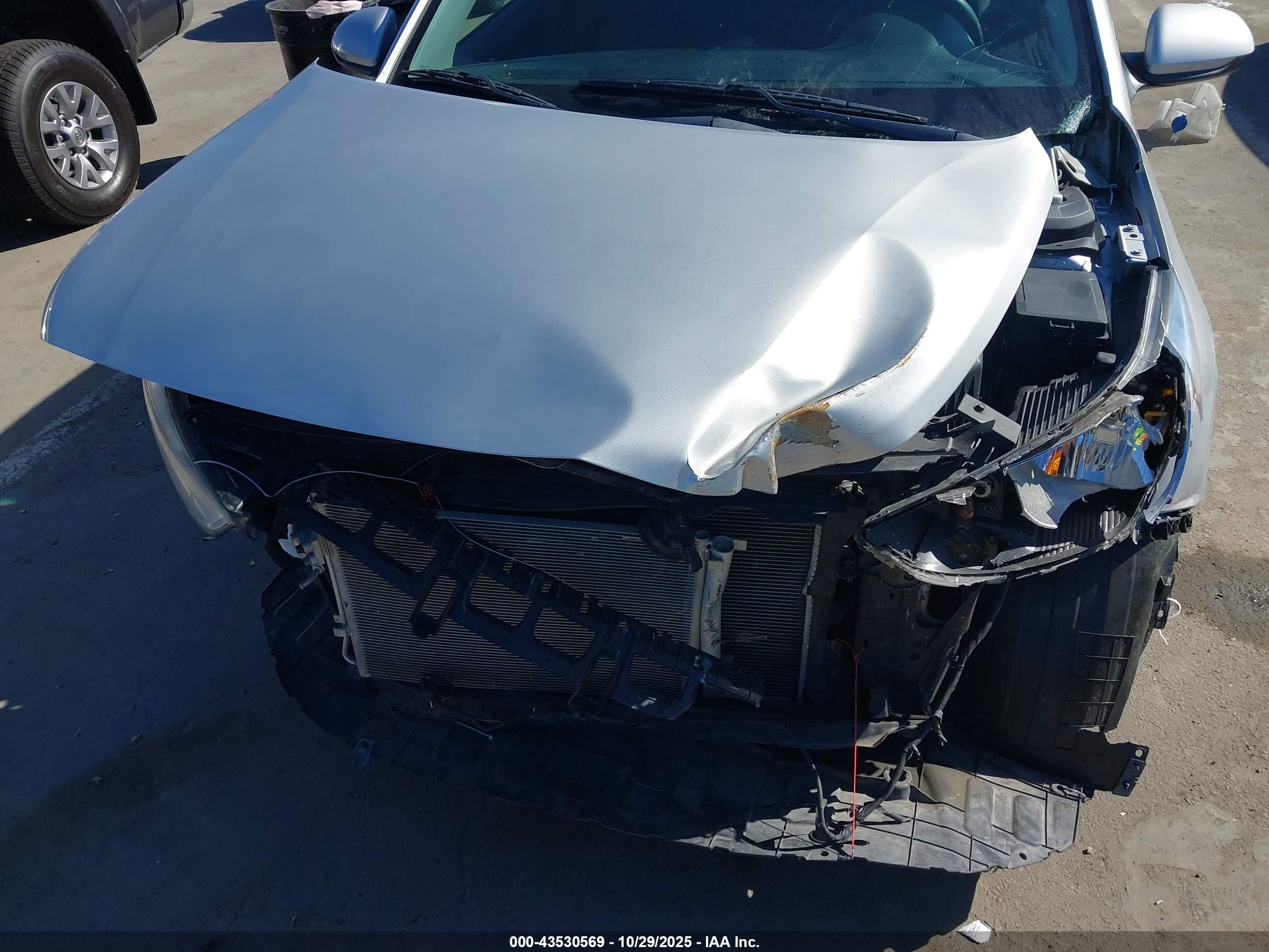 HYUNDAI ACCENT image 6