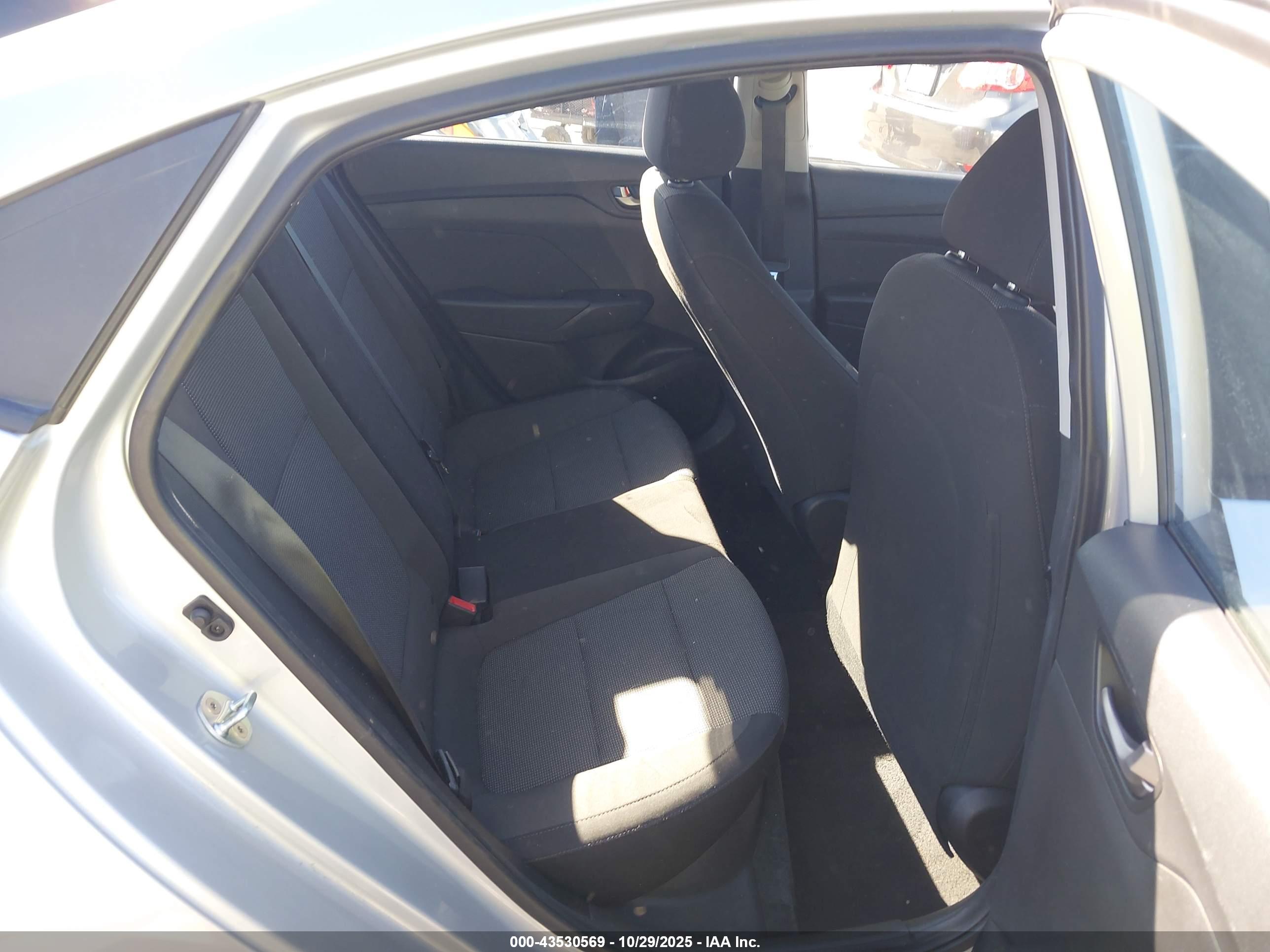 HYUNDAI ACCENT image 8