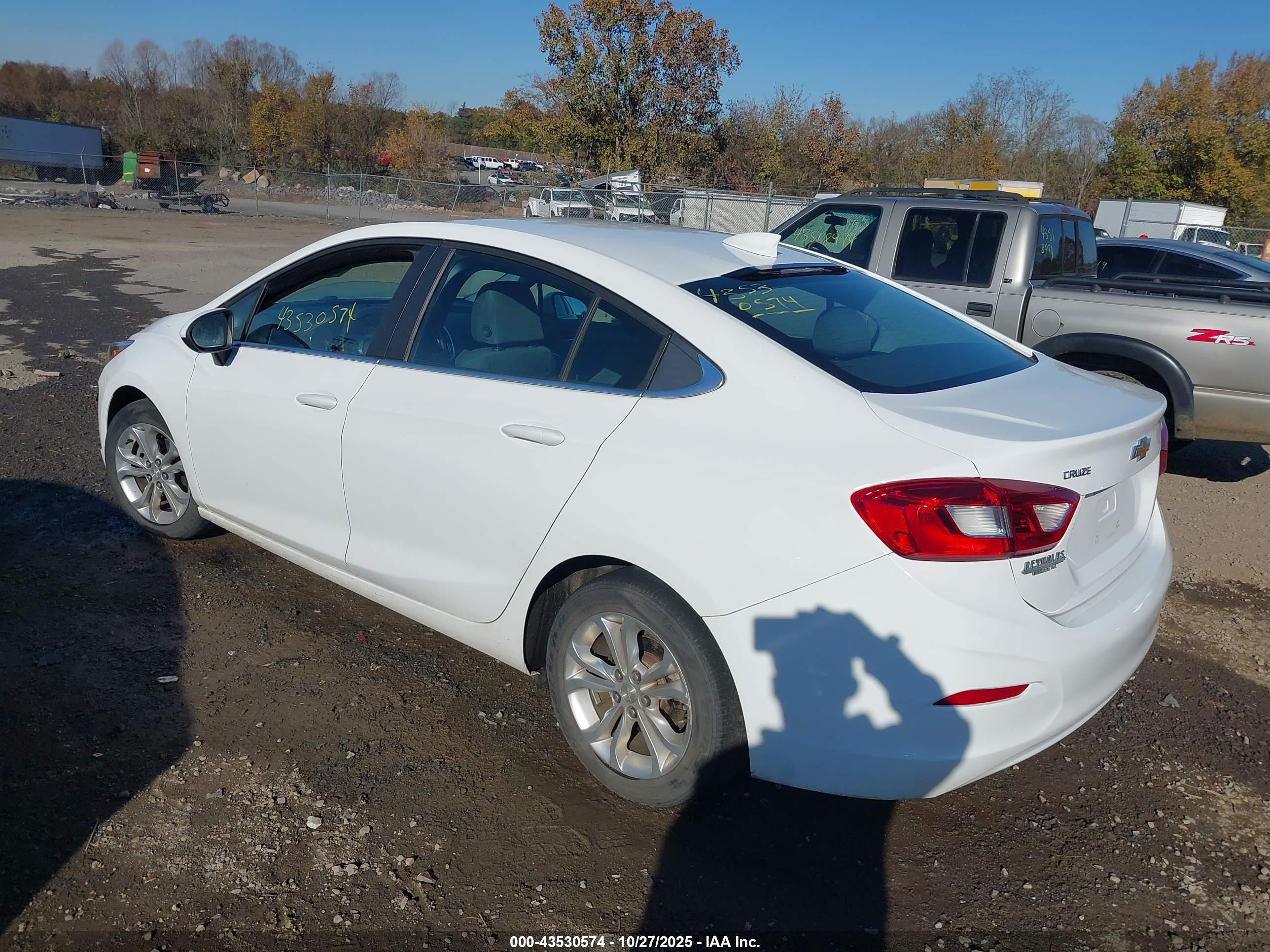 CHEVROLET CRUZE image 3