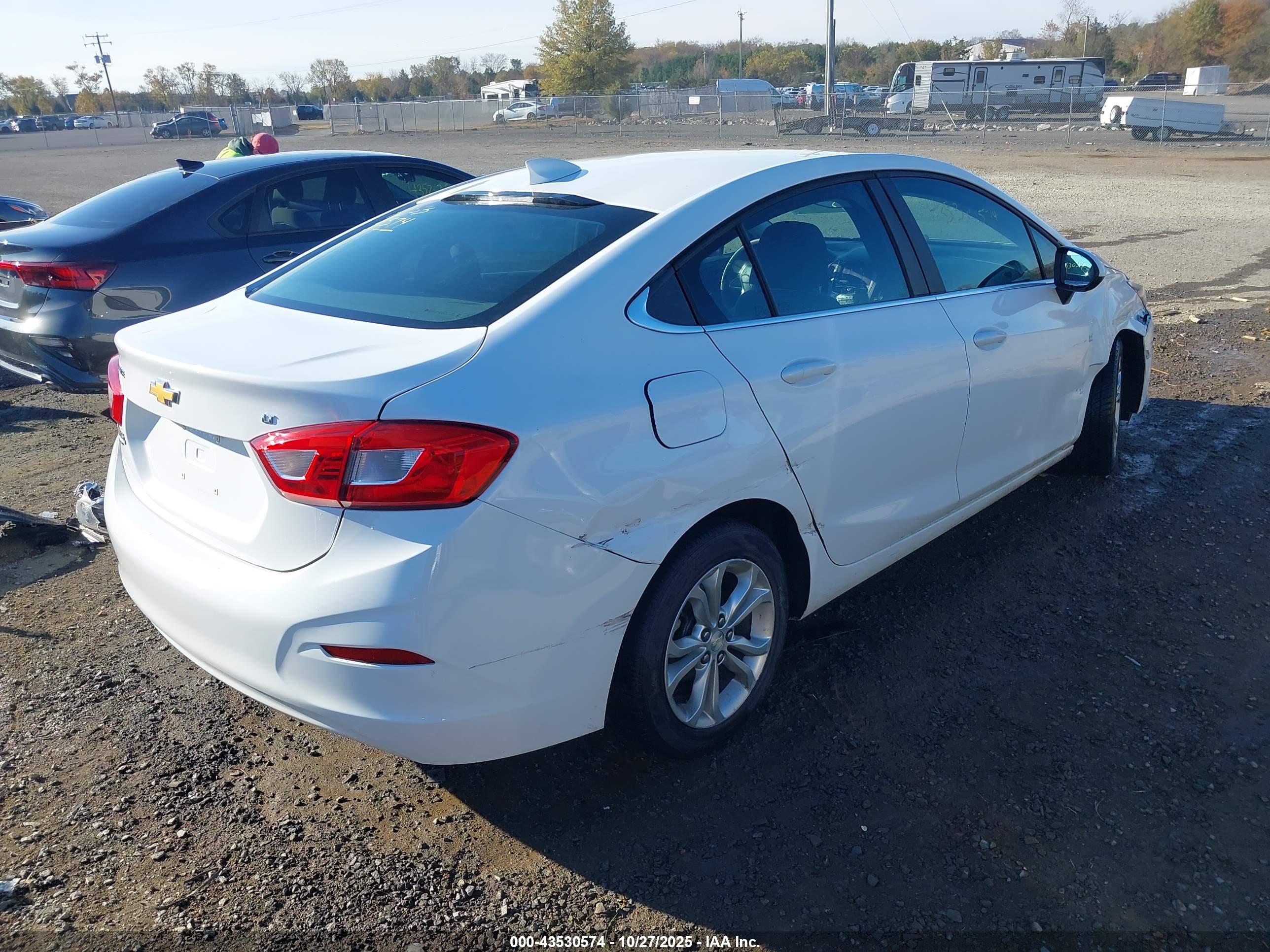 CHEVROLET CRUZE image 4