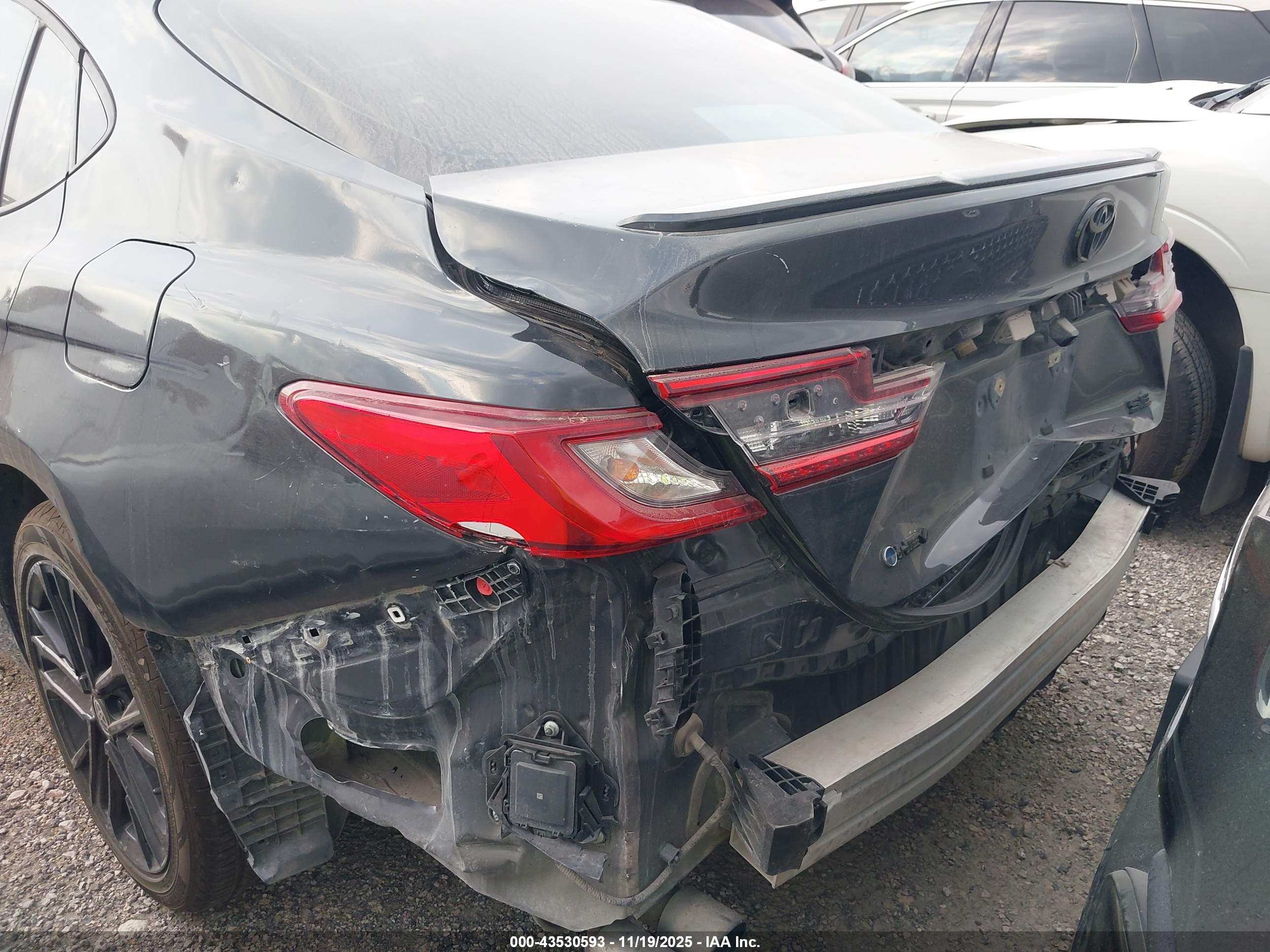 TOYOTA CAMRY image 3