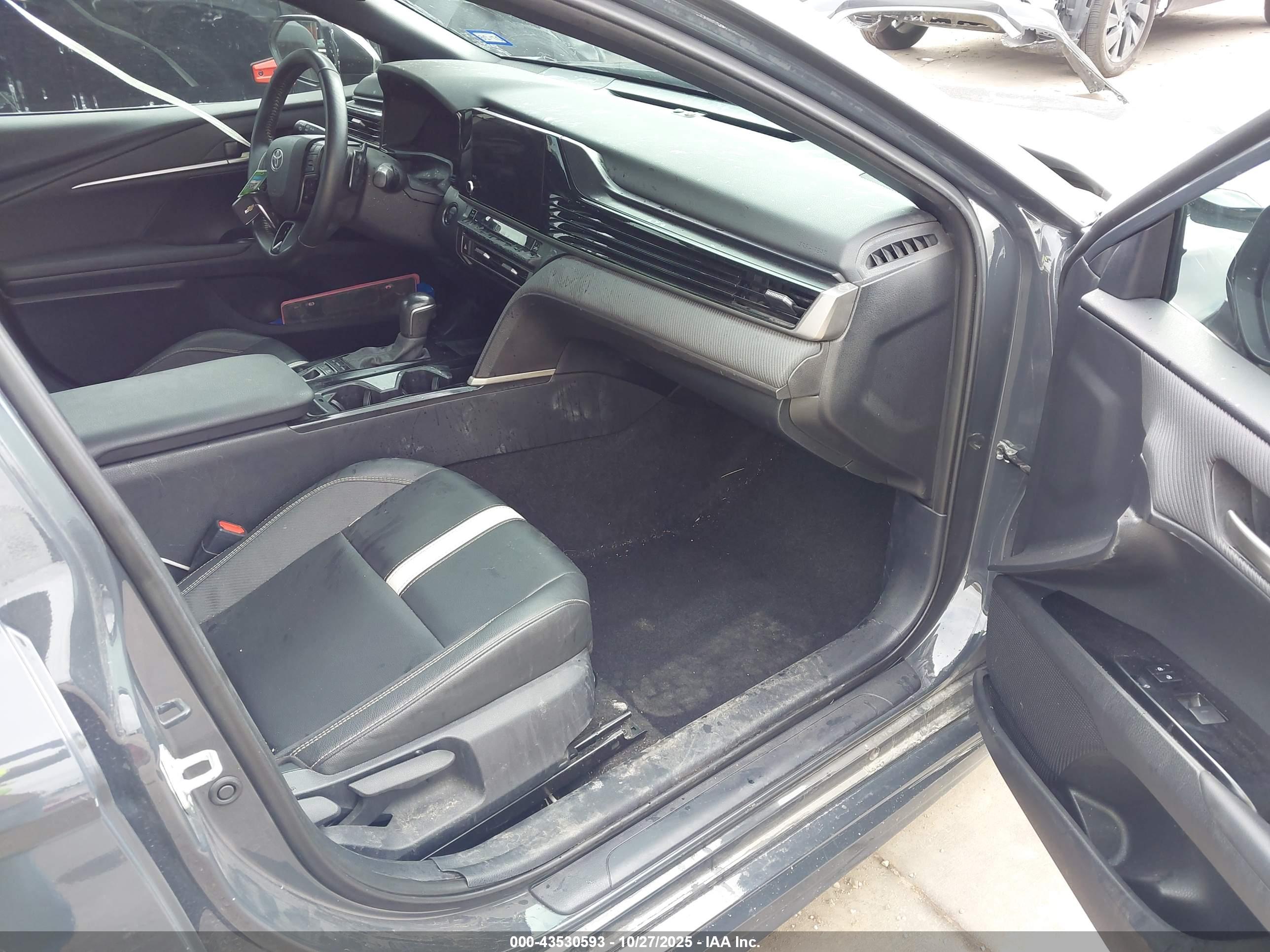 TOYOTA CAMRY image 5