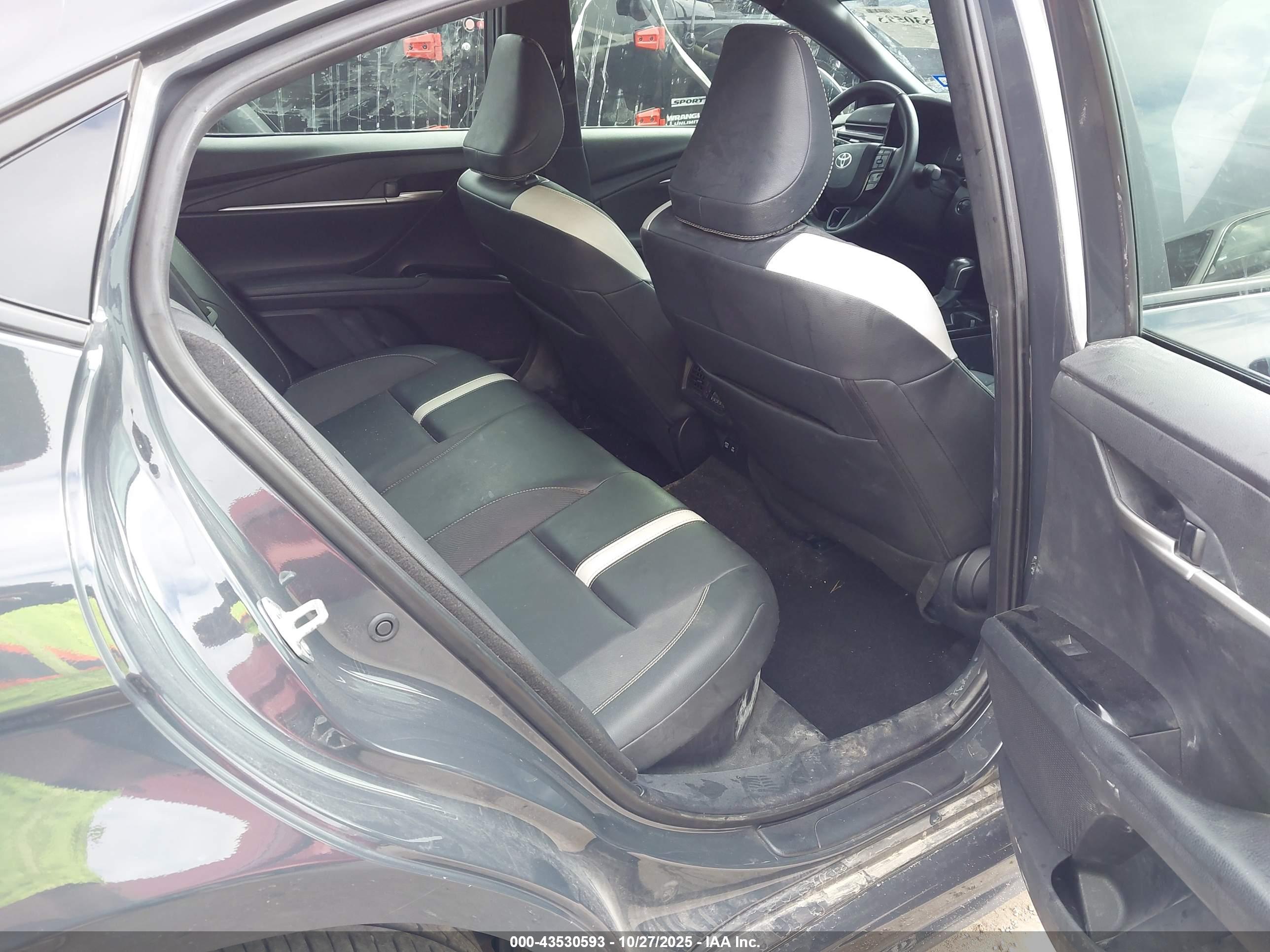 TOYOTA CAMRY image 8