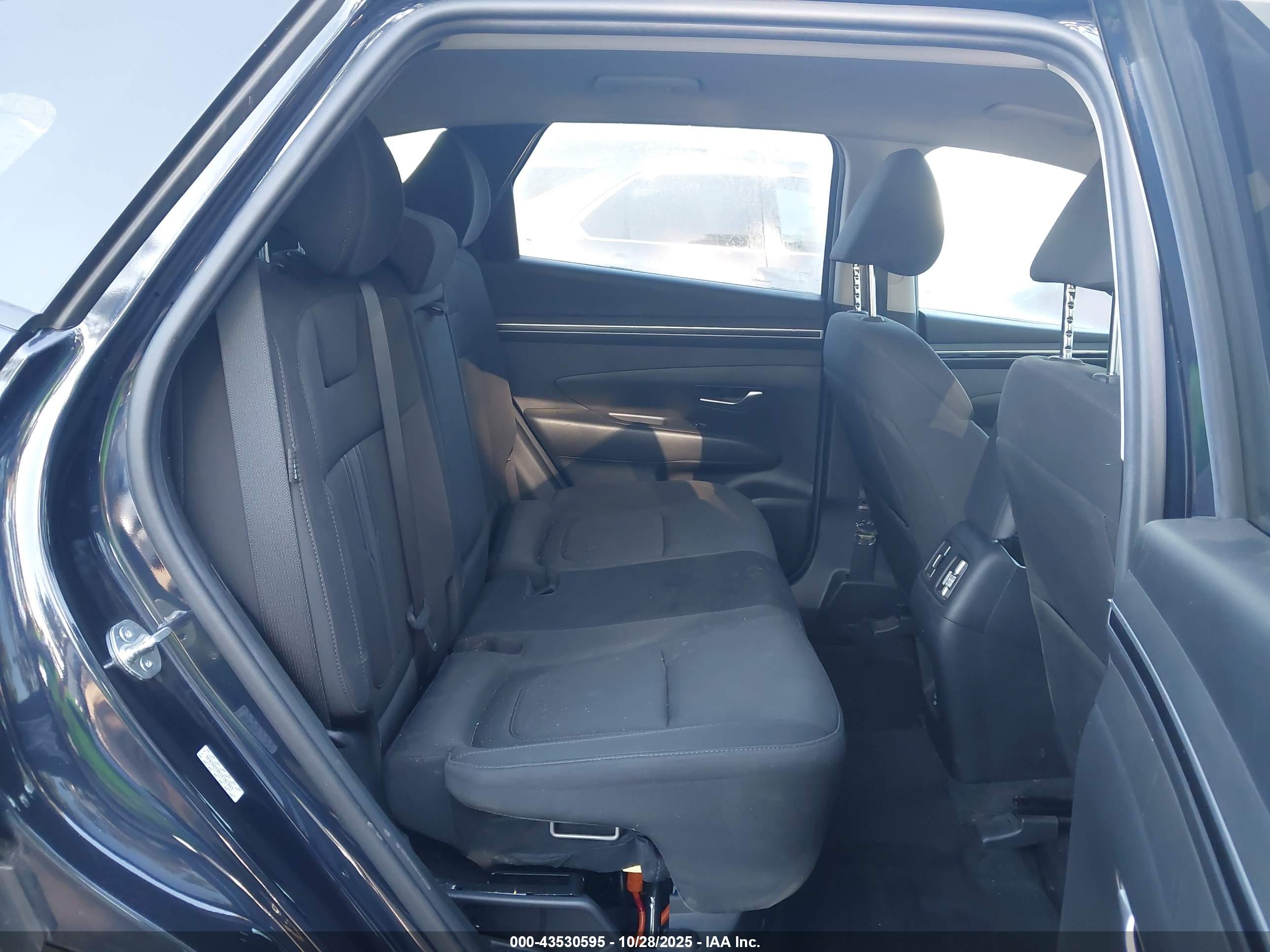 HYUNDAI TUCSON image 8