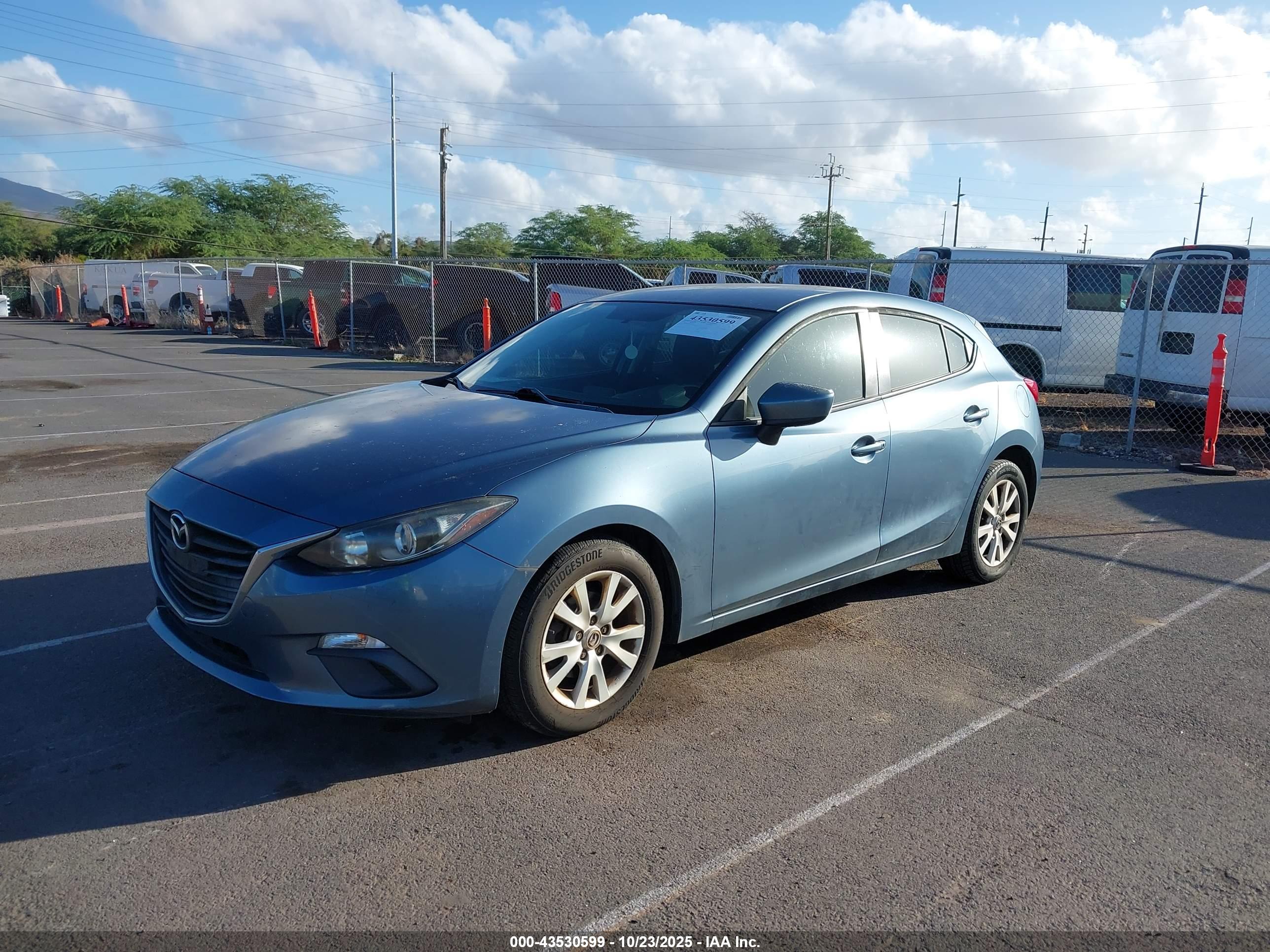 MAZDA MAZDA3 image 2