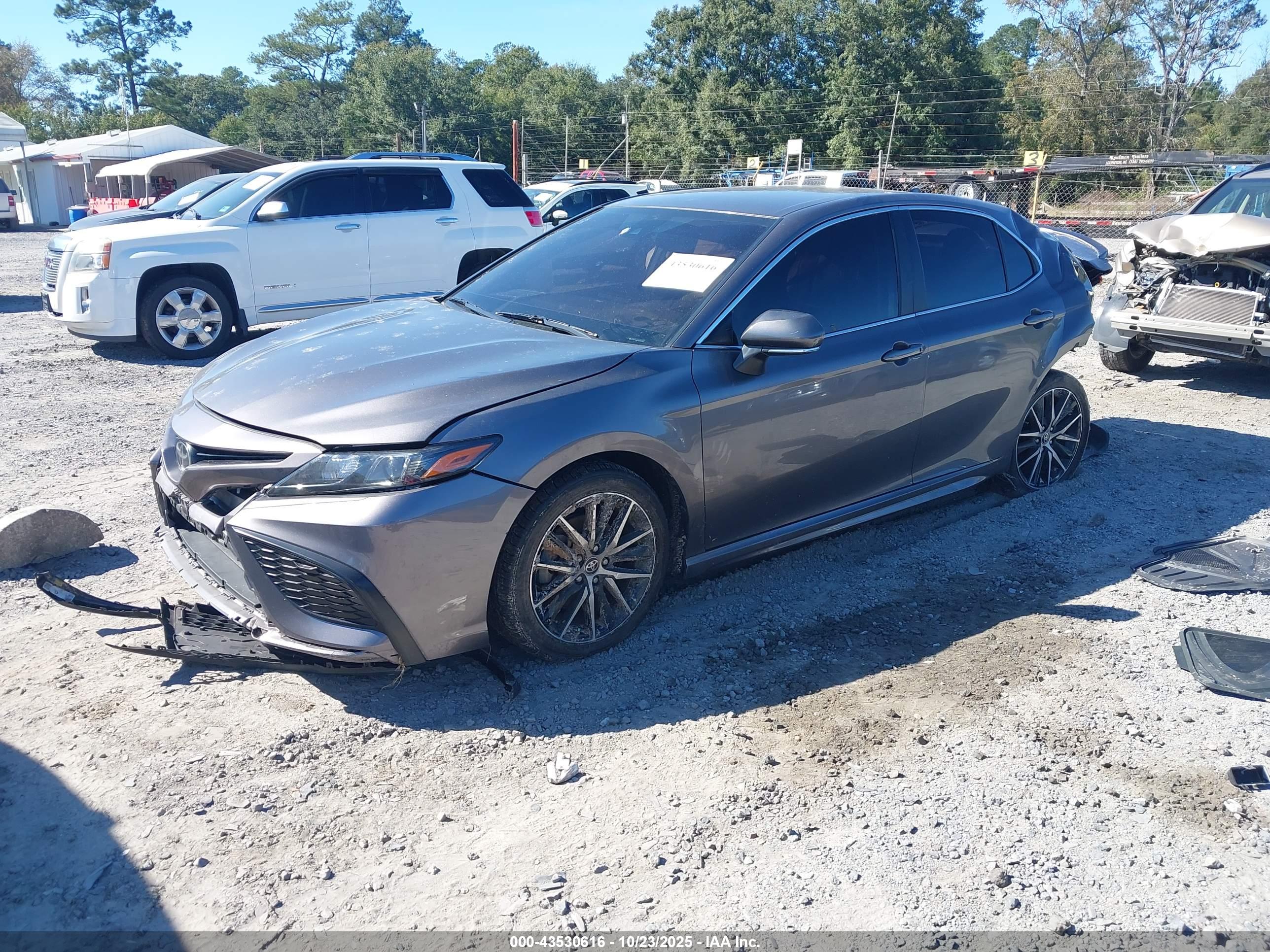 TOYOTA CAMRY image 2