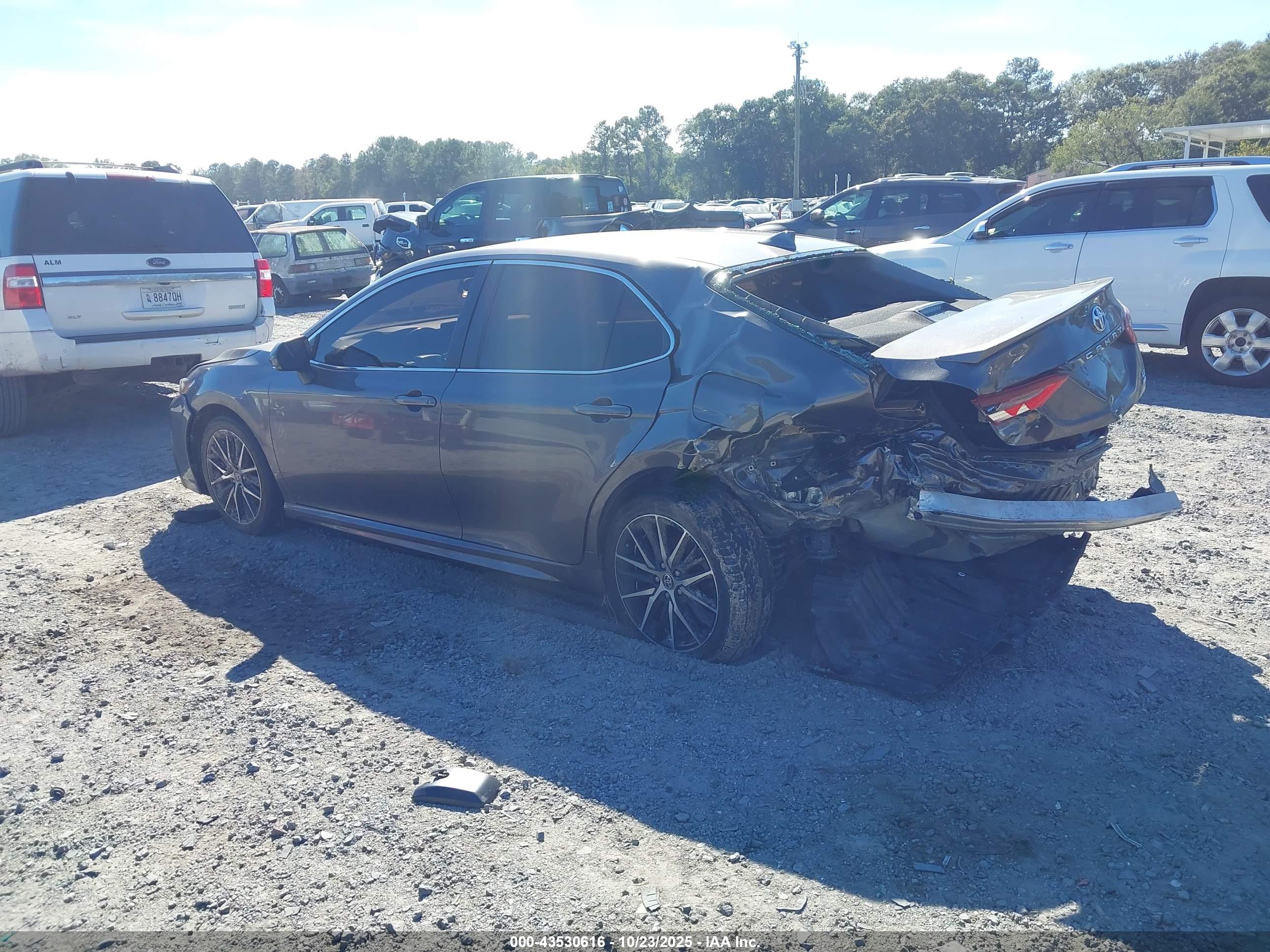 TOYOTA CAMRY image 3