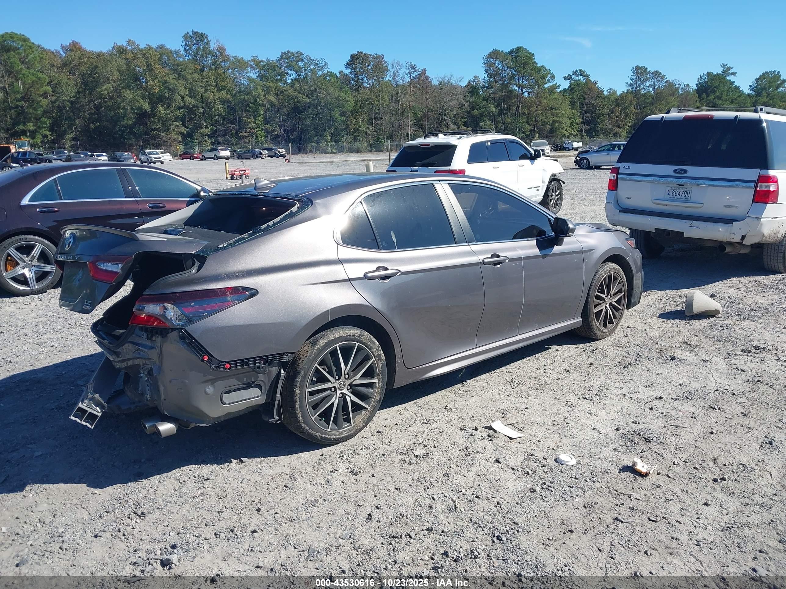 TOYOTA CAMRY image 4