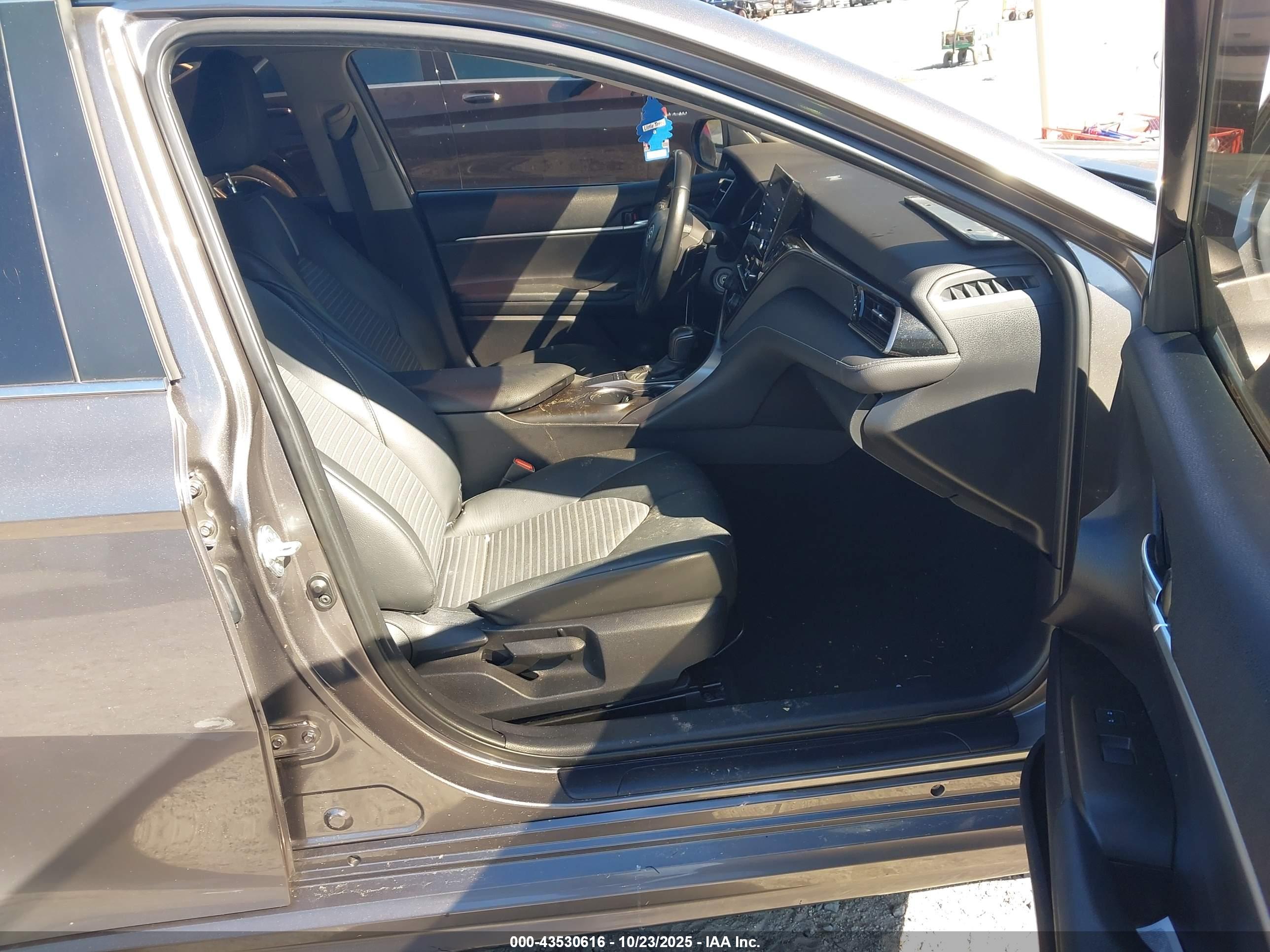 TOYOTA CAMRY image 5