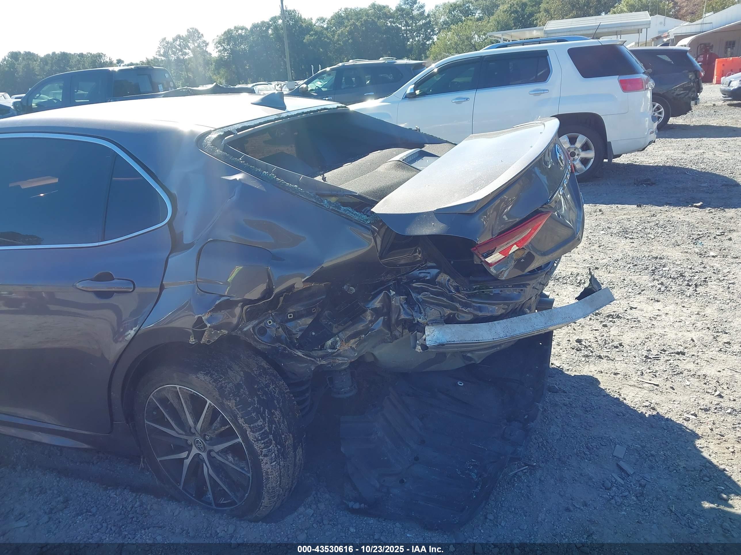 TOYOTA CAMRY image 6
