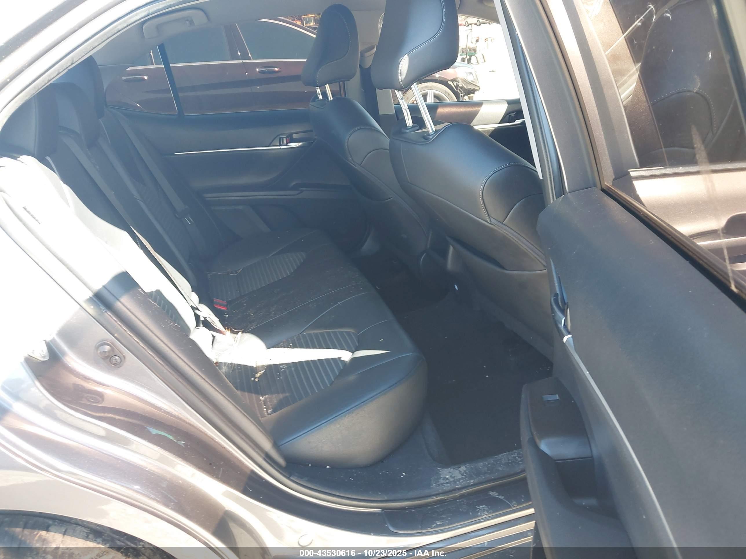 TOYOTA CAMRY image 8