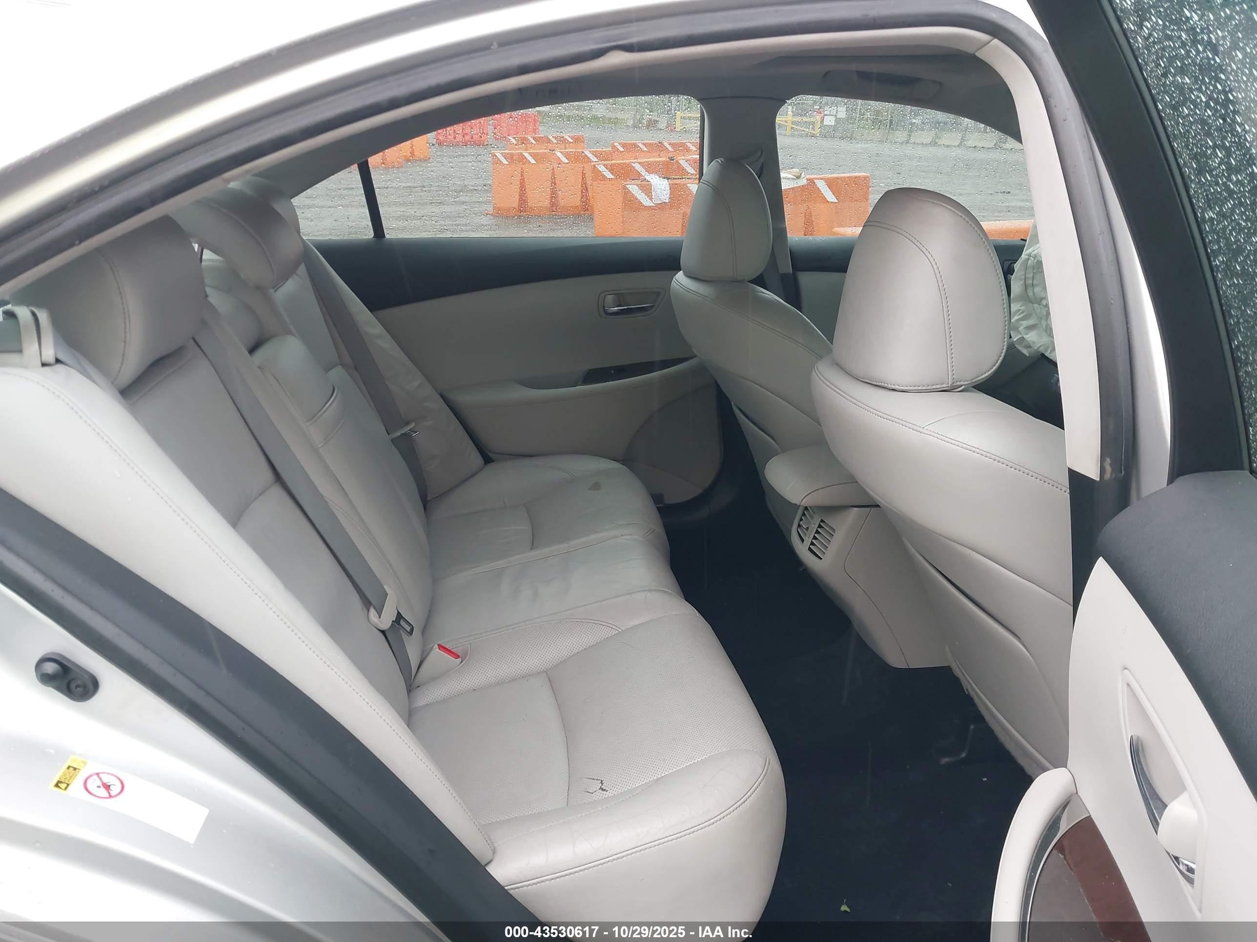 LEXUS ES image 8