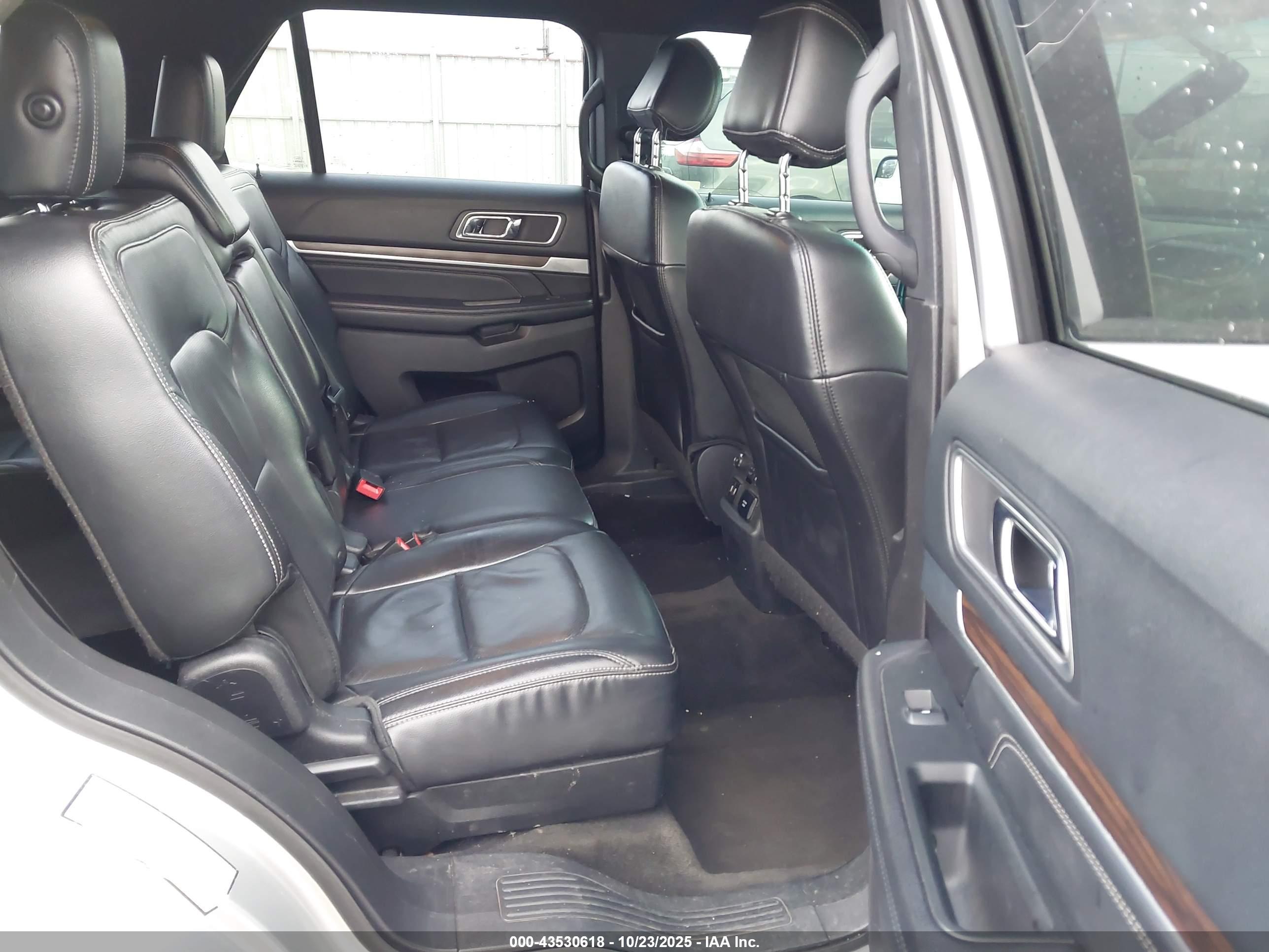FORD EXPLORER image 8