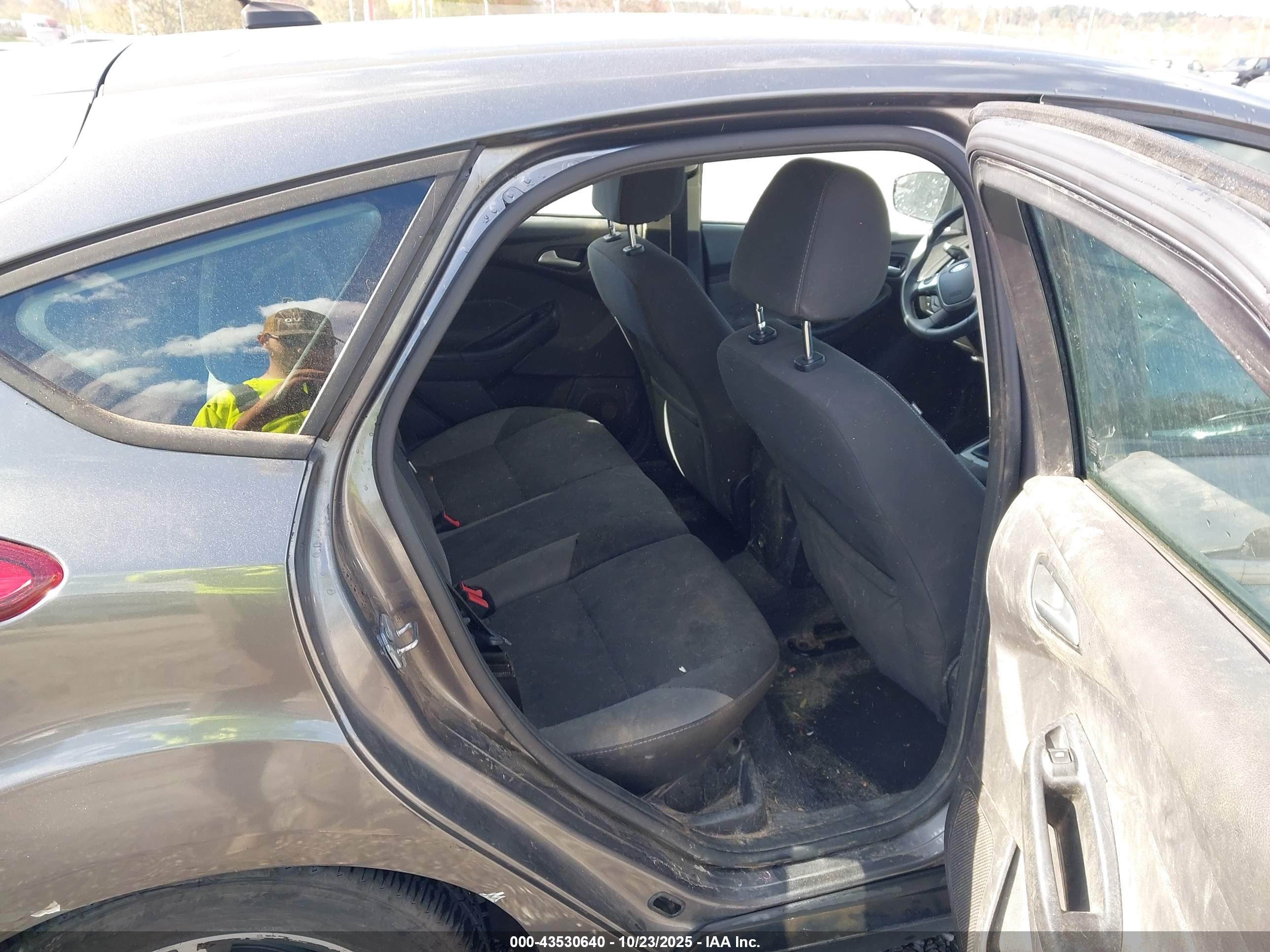 FORD FOCUS image 8