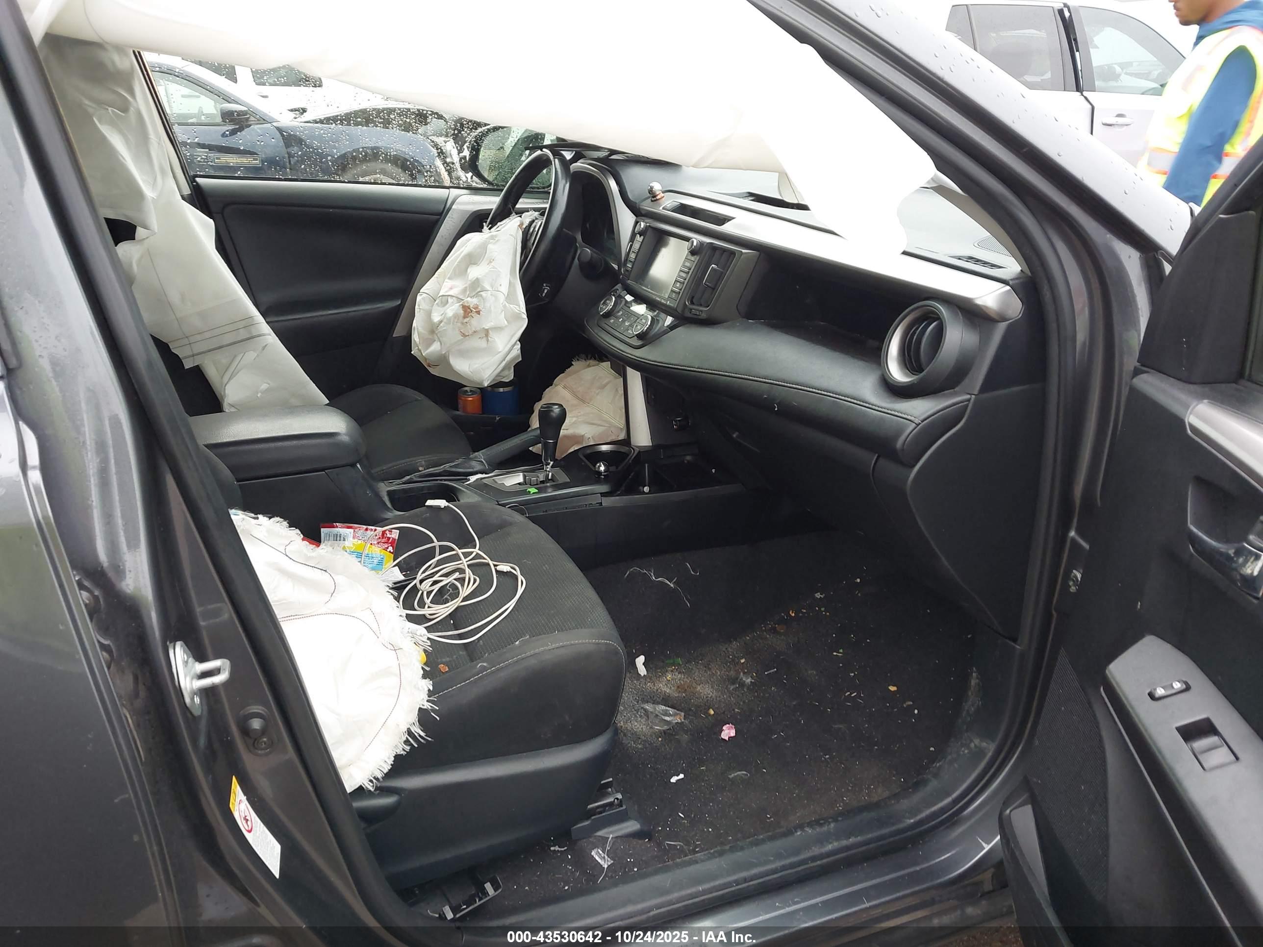 TOYOTA RAV4 image 5