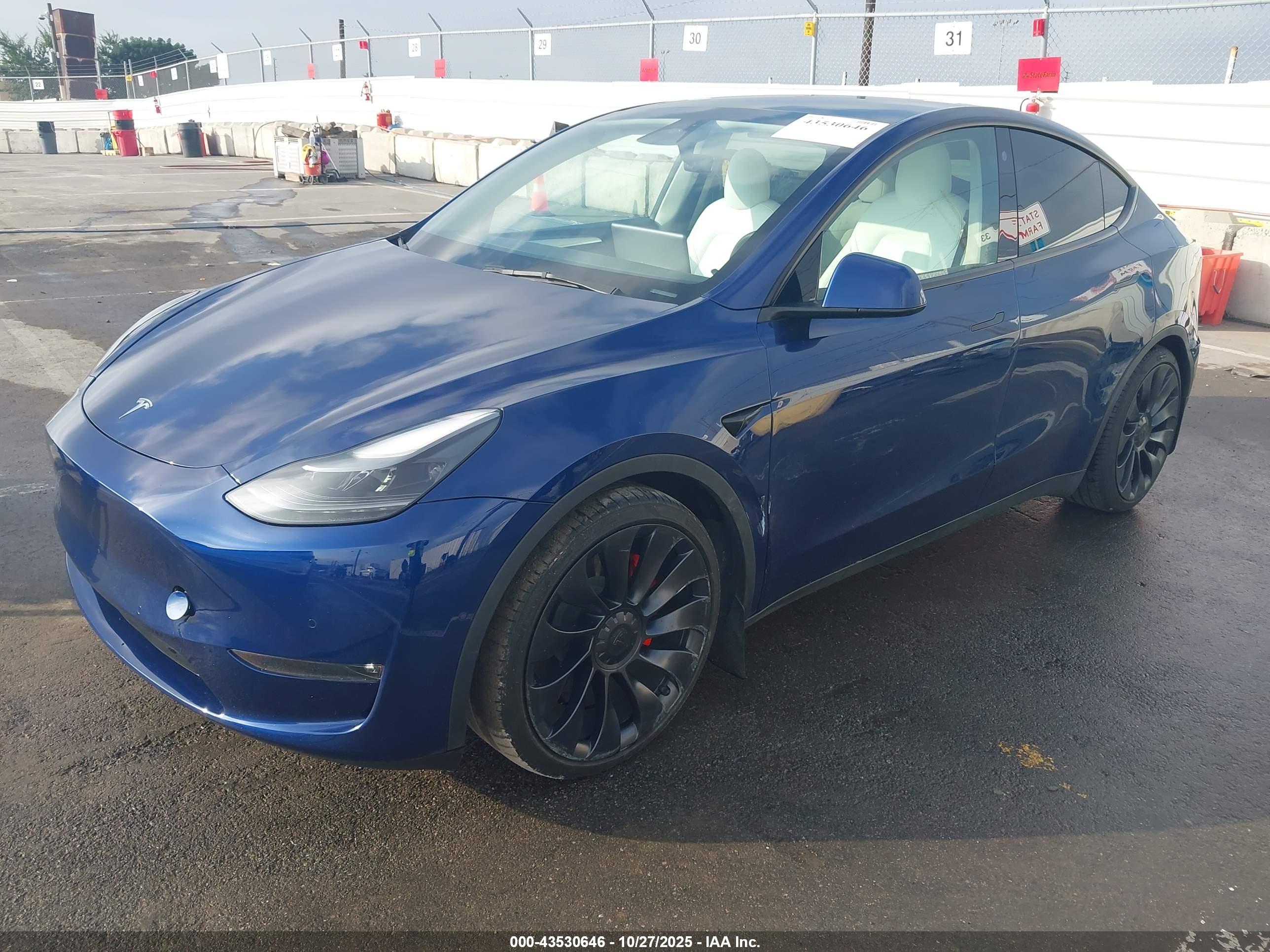 TESLA MODEL image 2