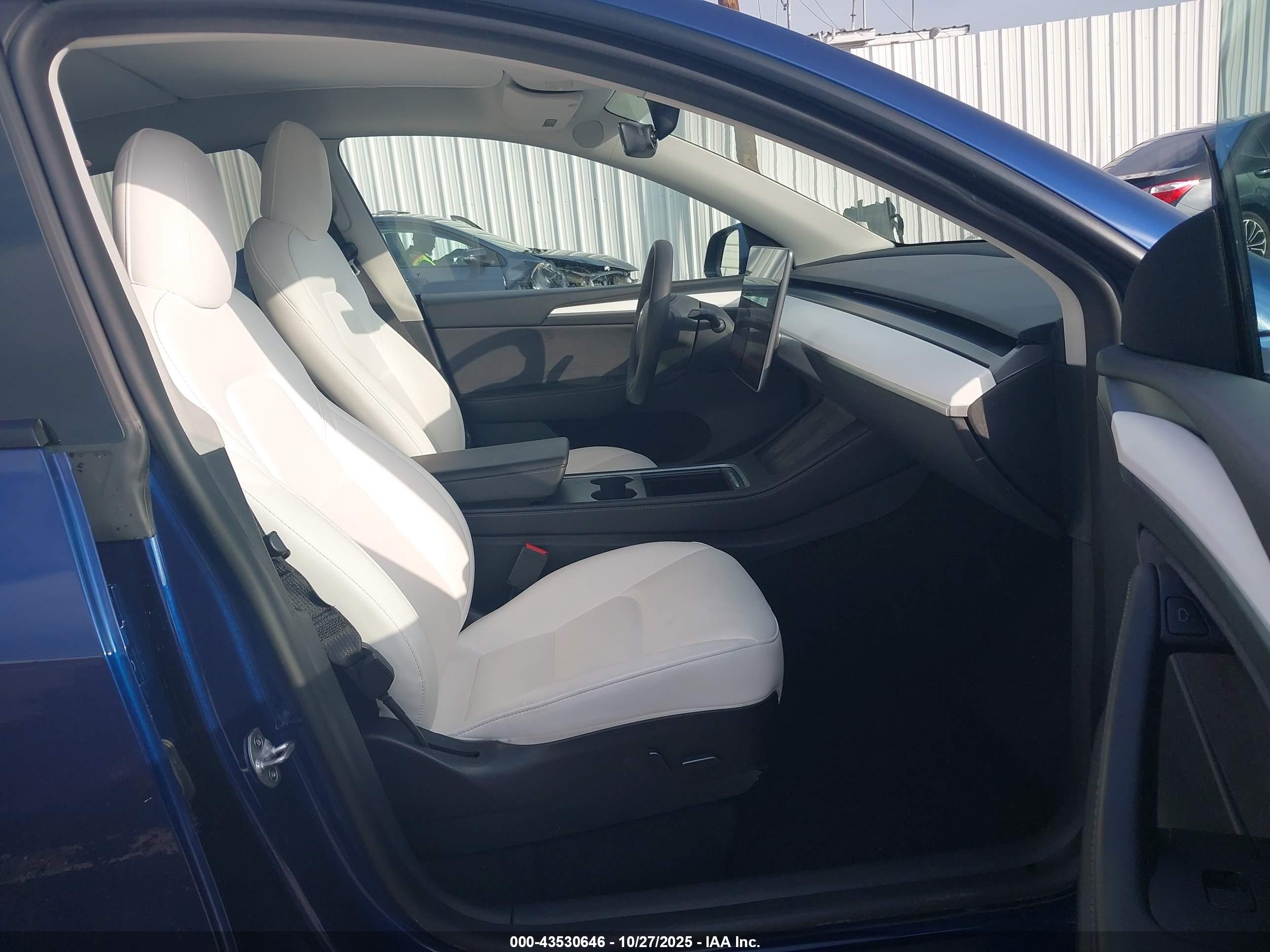 TESLA MODEL image 5