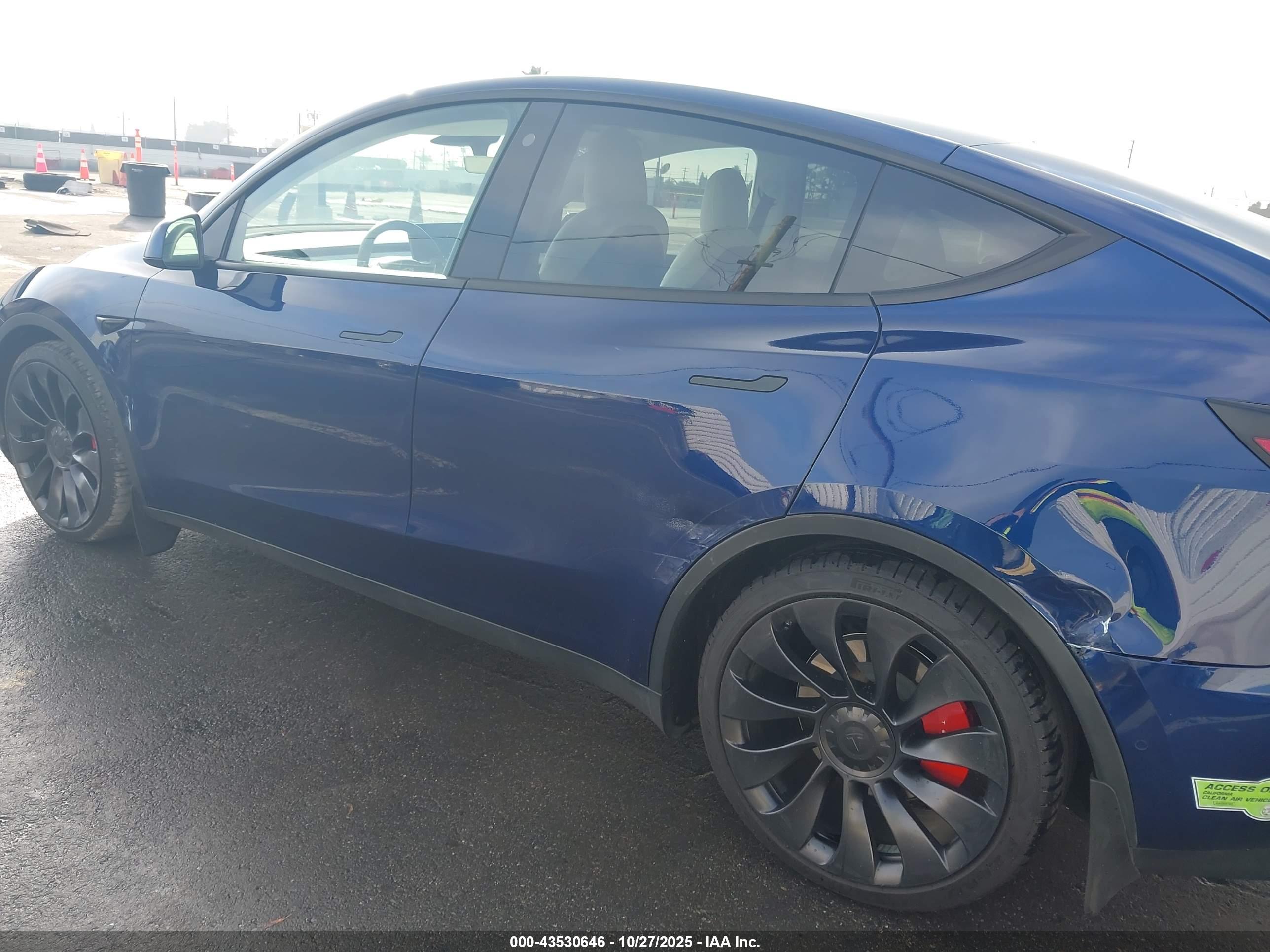 TESLA MODEL image 6
