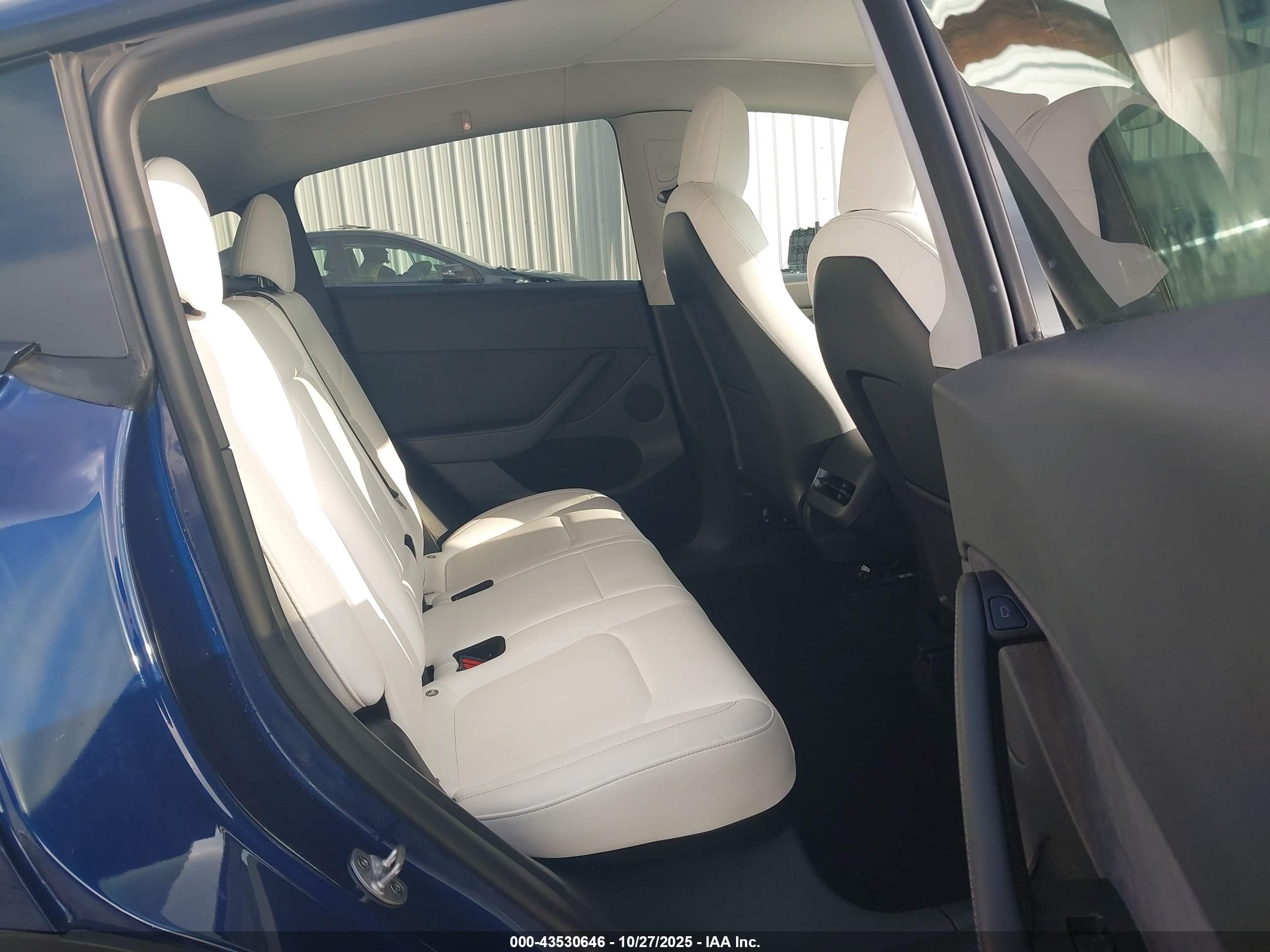 TESLA MODEL image 8